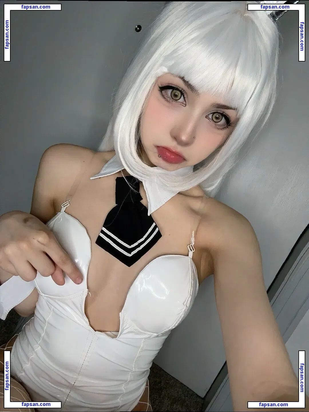 xenluvsmiku nude photo #0019 from OnlyFans