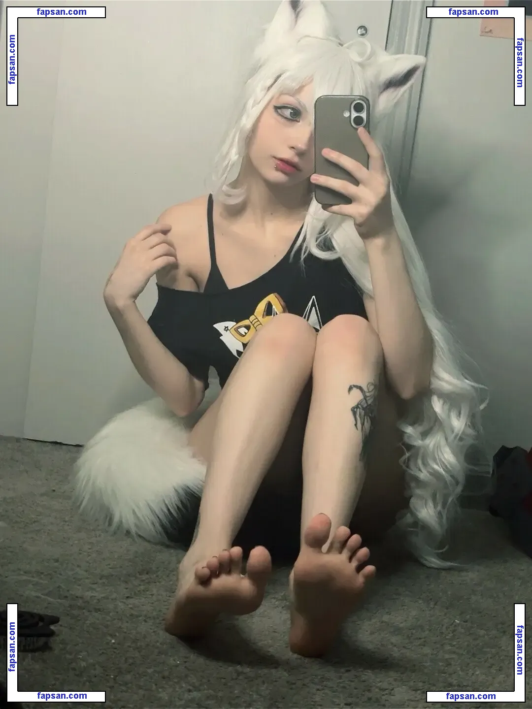 xenluvsmiku nude photo #0021 from OnlyFans