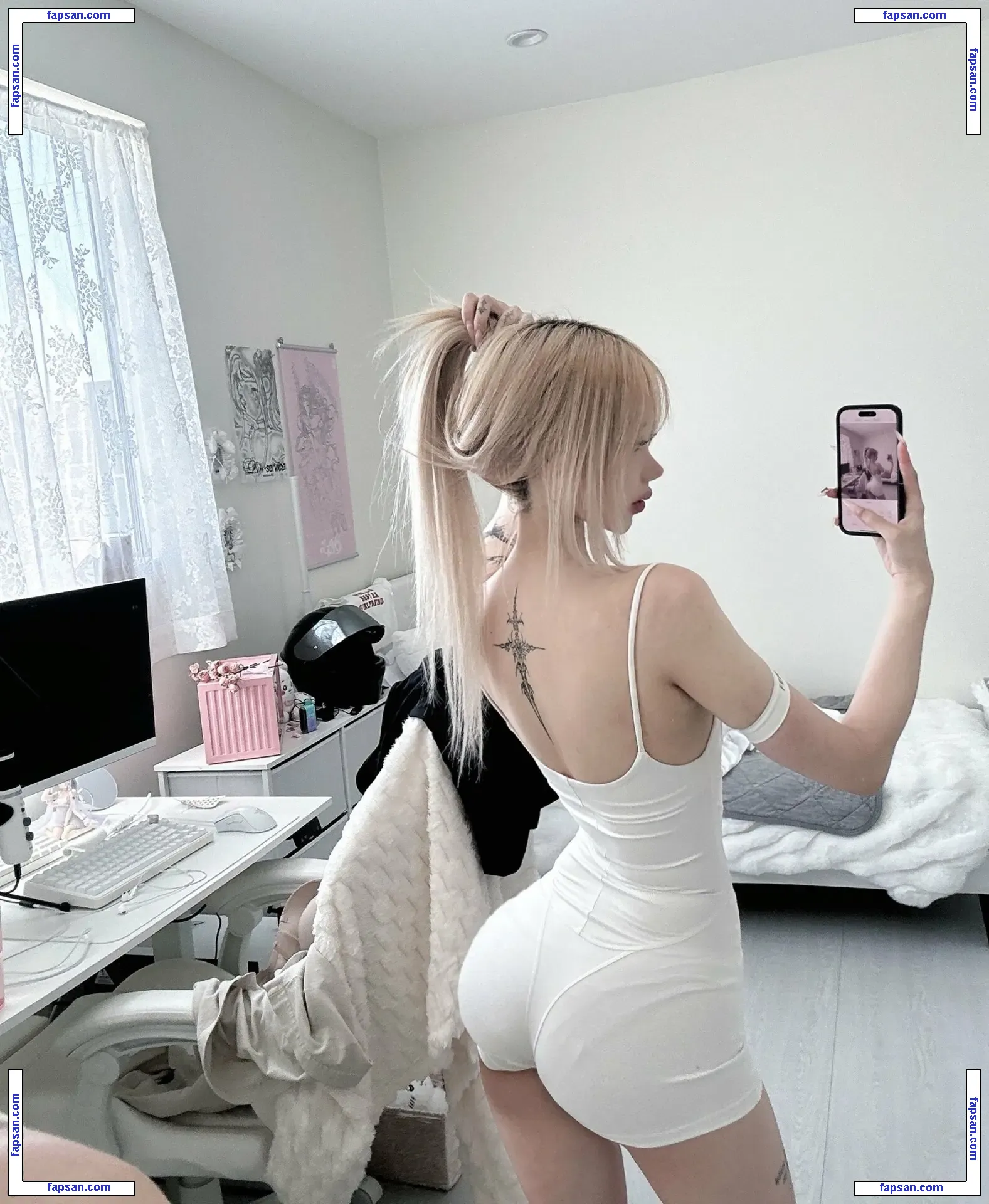 xL1106 nude photo #0003 from OnlyFans