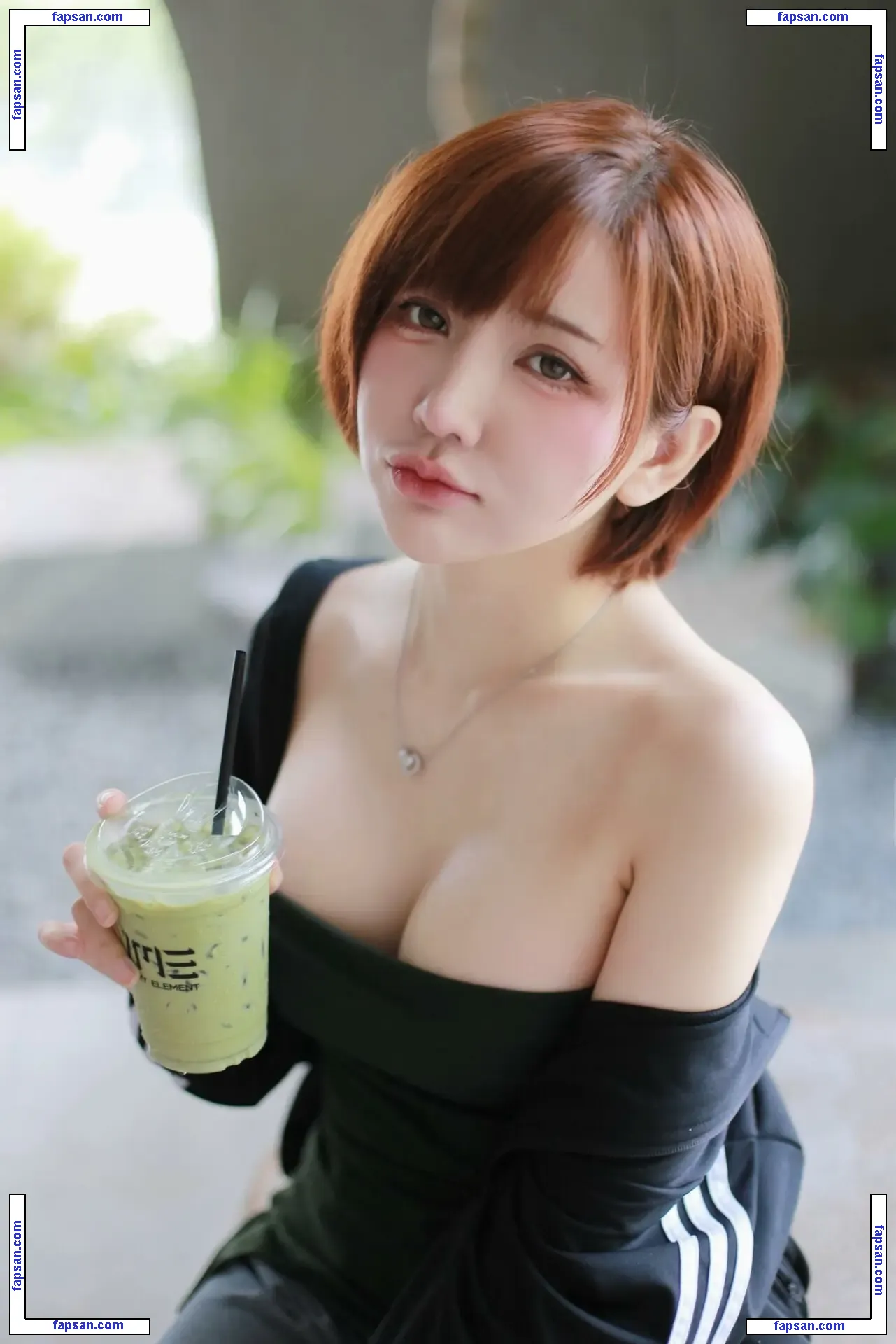 xLapisLazulix nude photo #0004 from OnlyFans