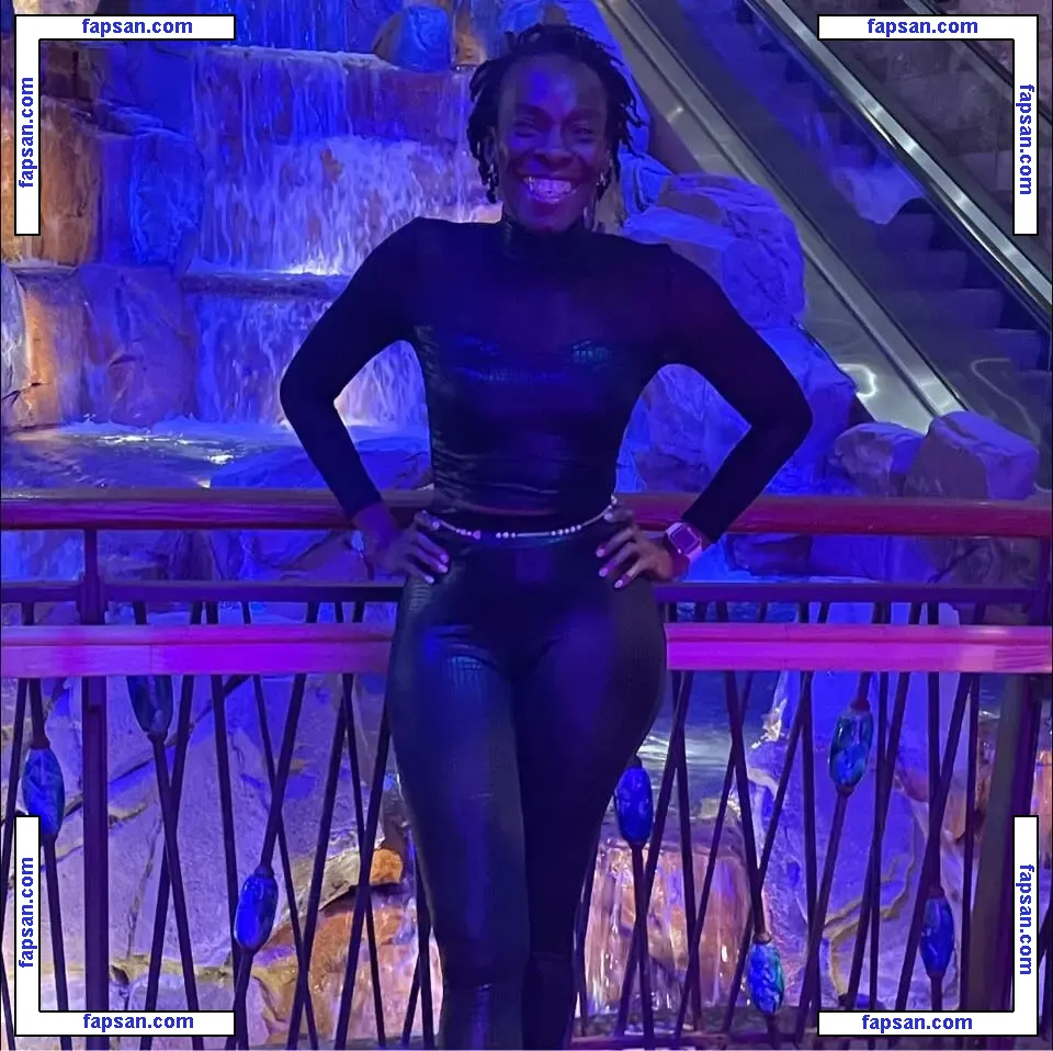 xplorewholly голая фото #0001 с Онлифанс