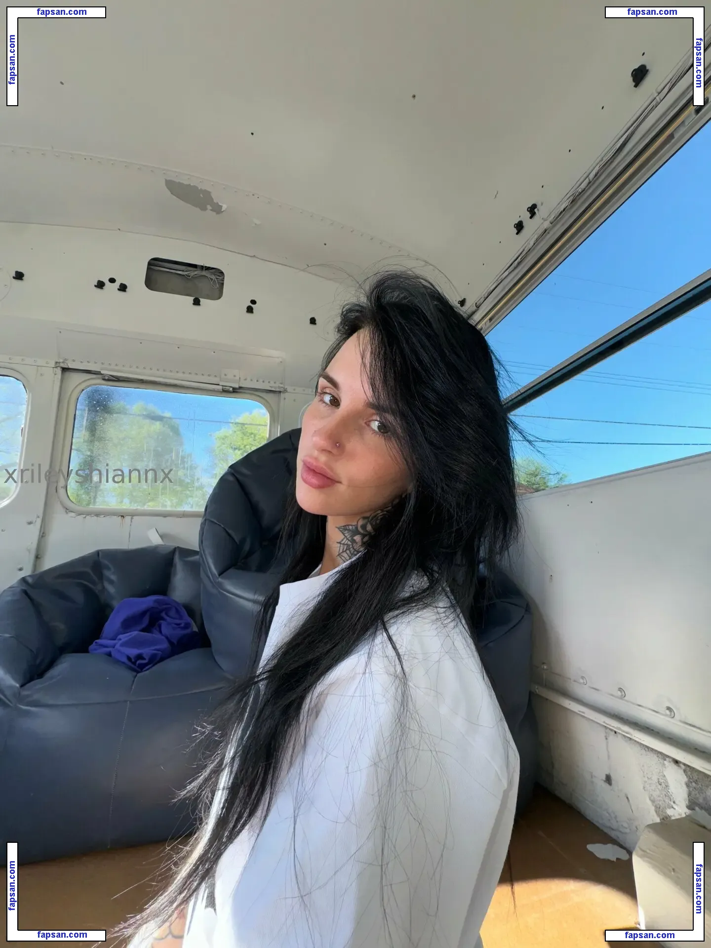 xrileyshiannx nude photo #0003 from OnlyFans