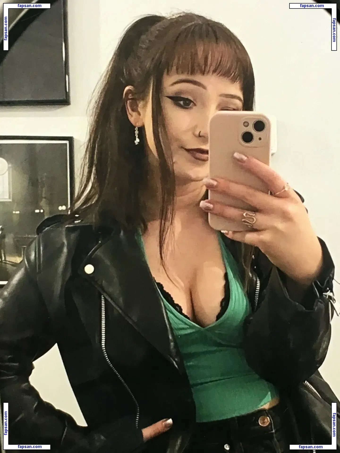 xroox nude photo #0003 from OnlyFans