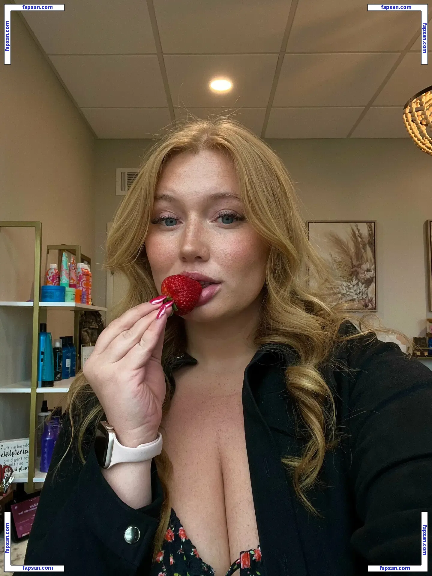 xstrawberry.dreamx nude photo #0002 from OnlyFans