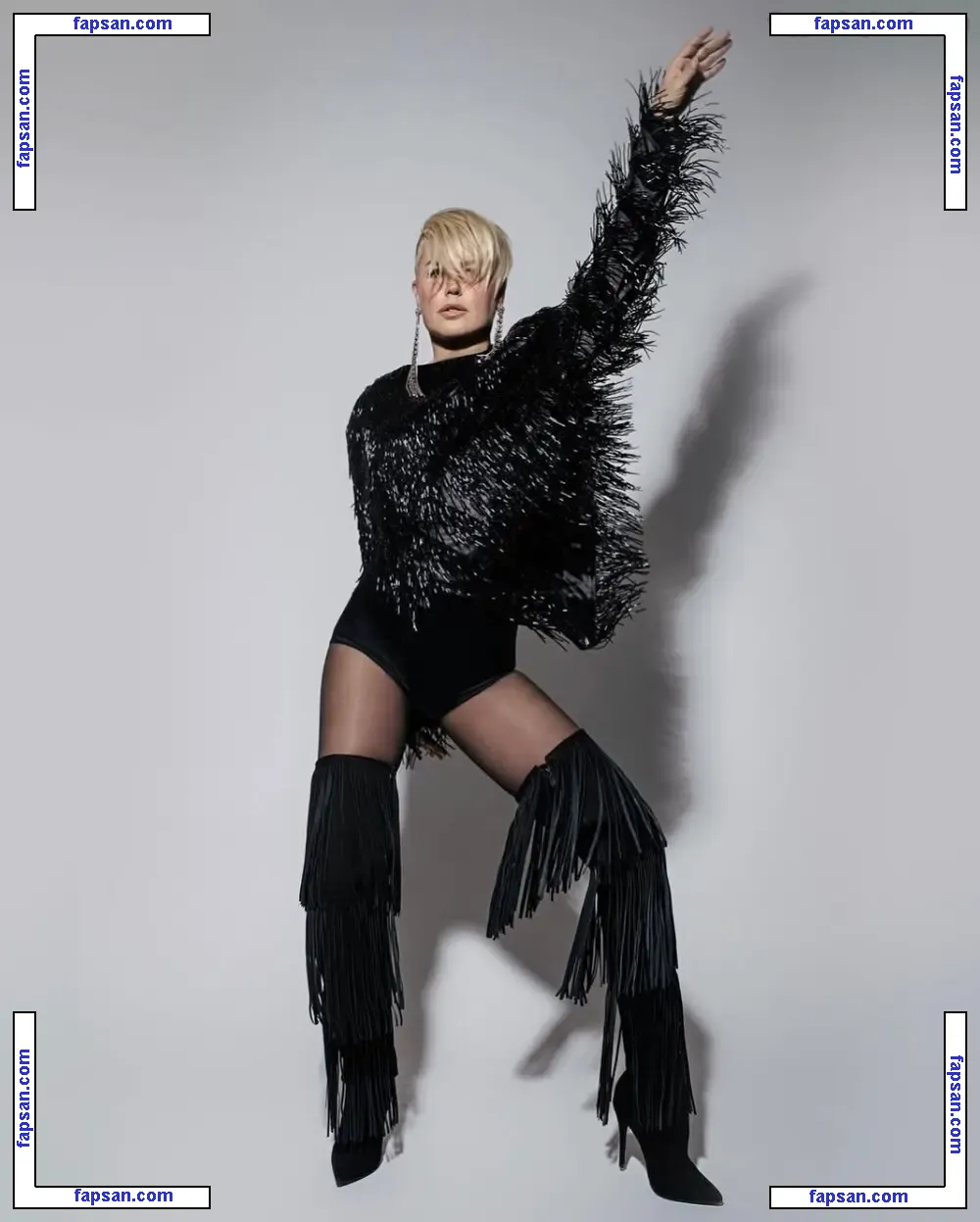 Xuxa Meneghel голая фото #0054 с Онлифанс