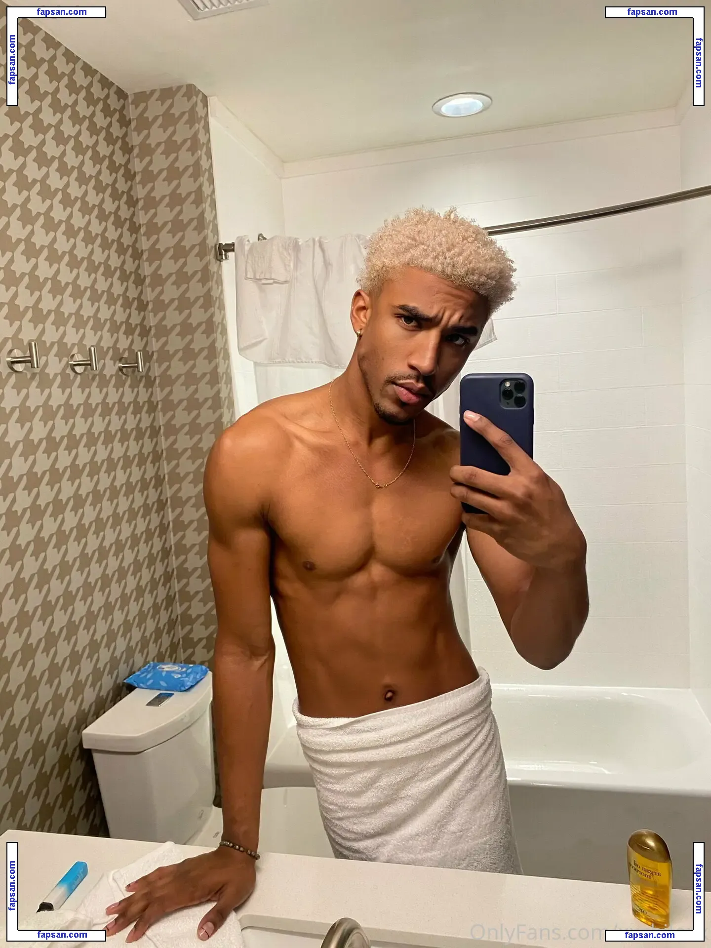 xx.chilo nude photo #0007 from OnlyFans