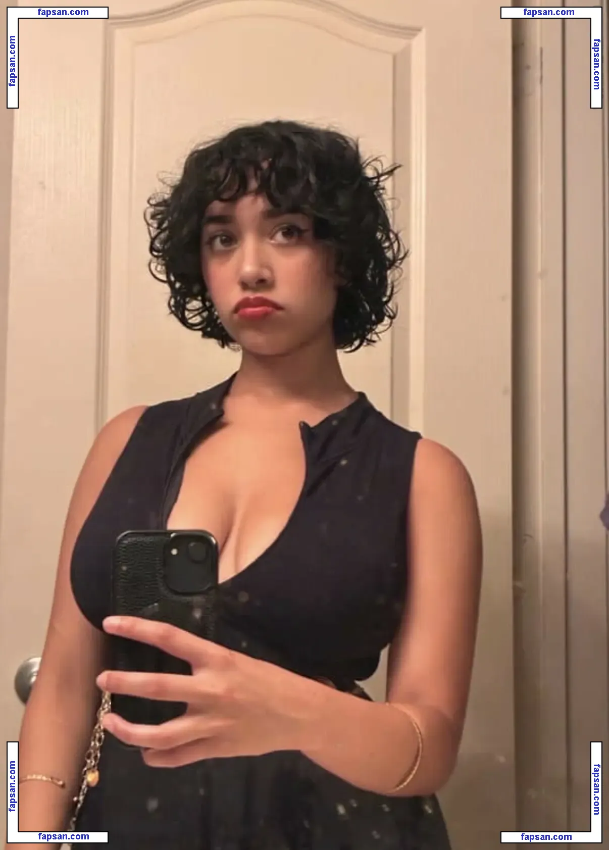 xx.midna nude photo #0021 from OnlyFans