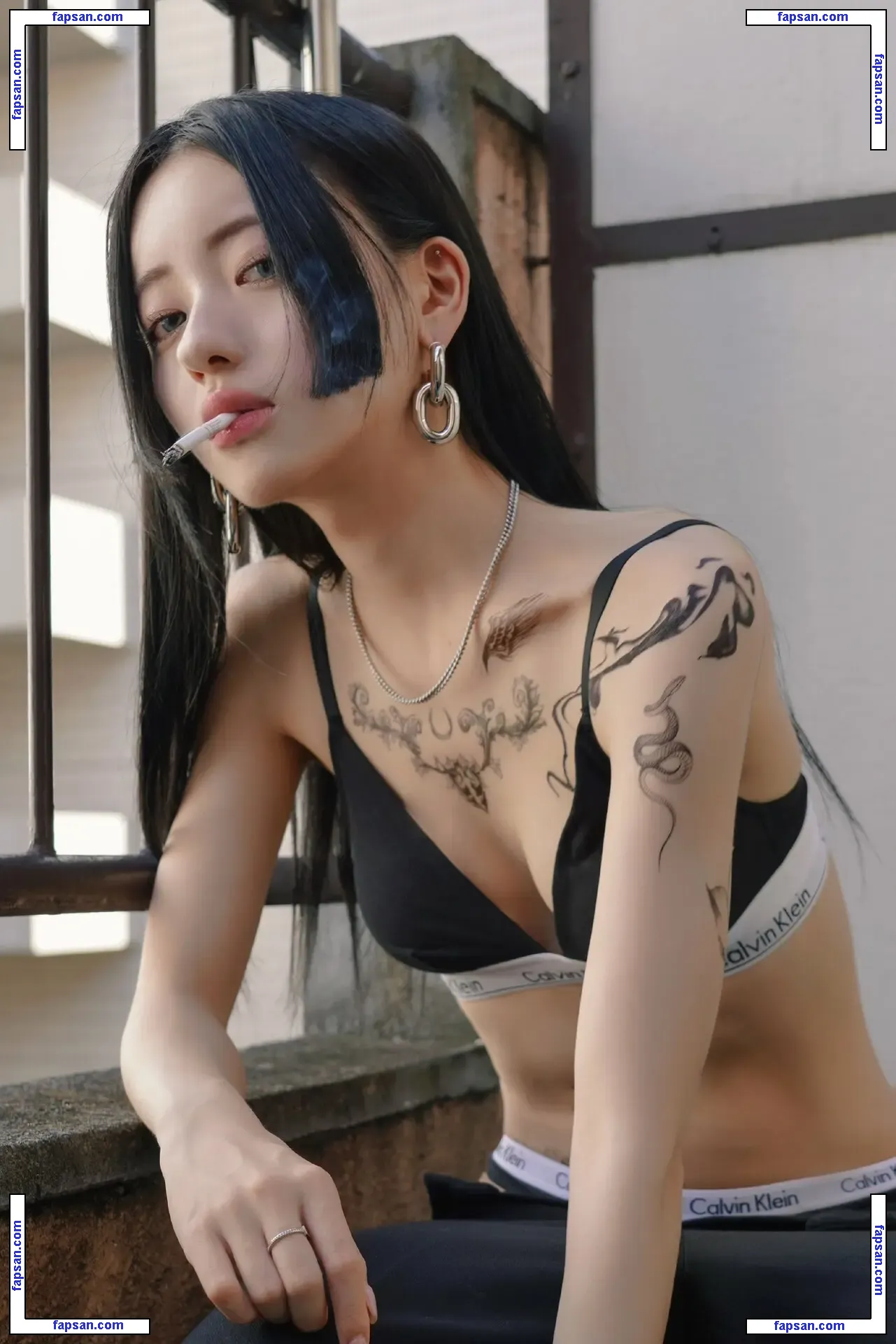 _xxkhyn nude photo #0029 from OnlyFans