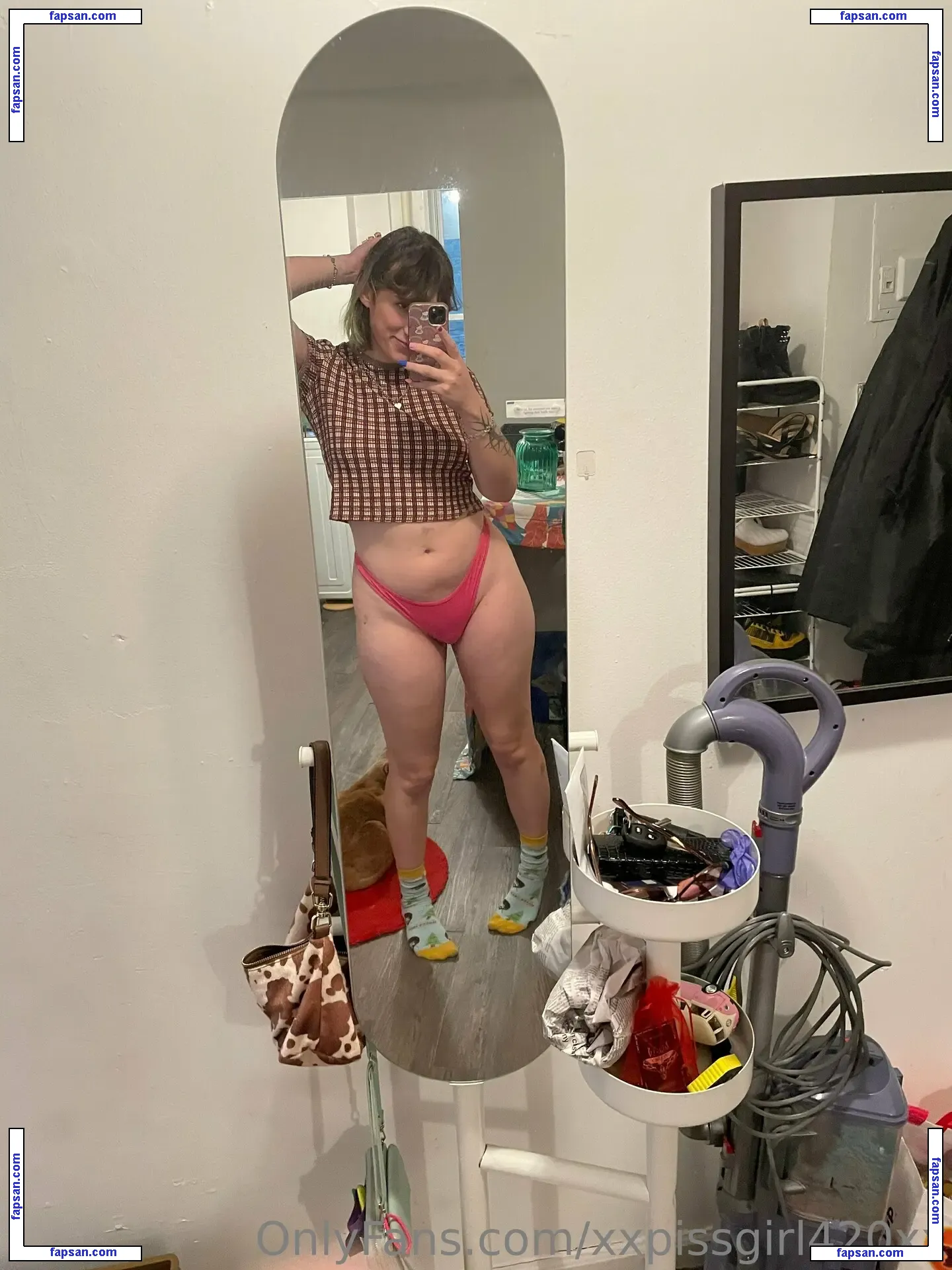 xxpissgirl420xx nude photo #0007 from OnlyFans