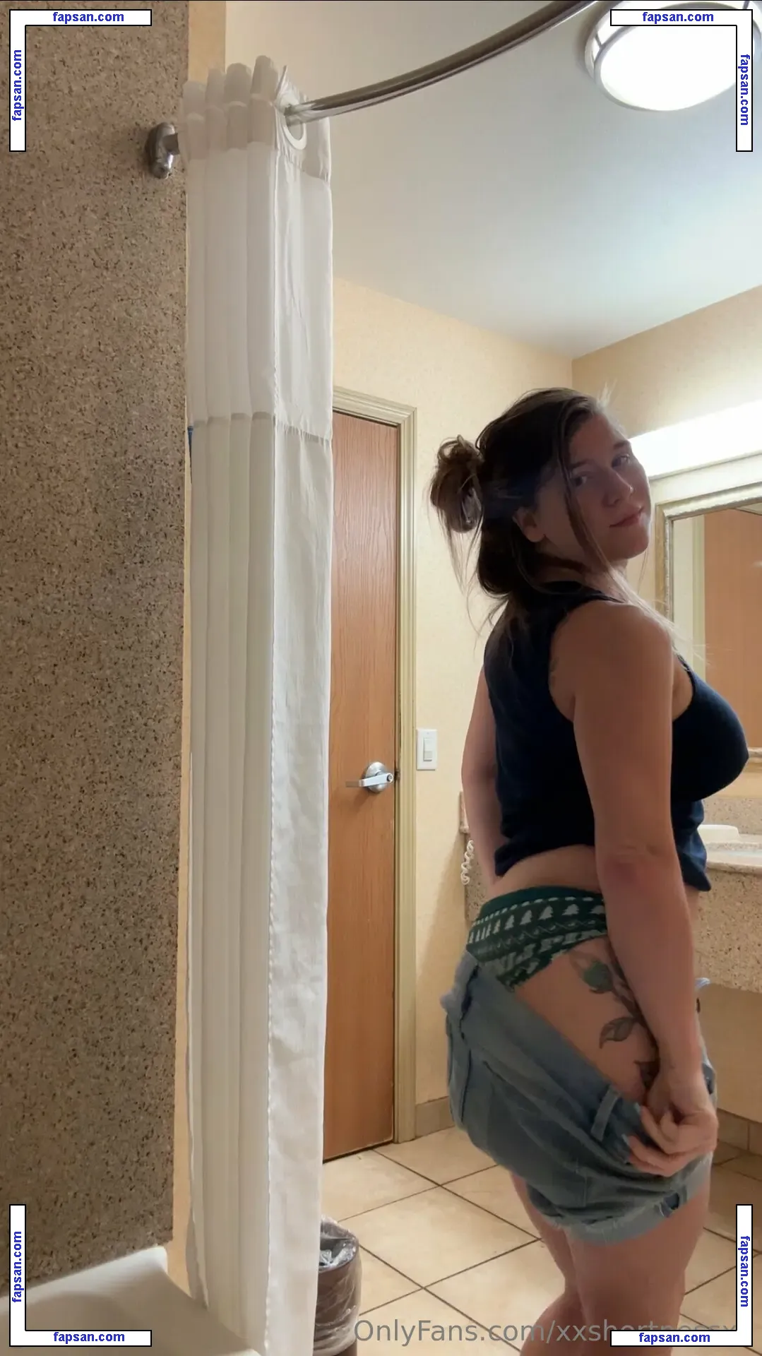 xxshortnessxx nude photo #0067 from OnlyFans