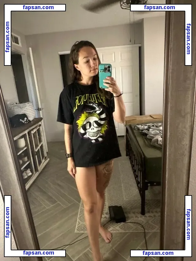 Xxxkhloekarter nude photo #0024 from OnlyFans