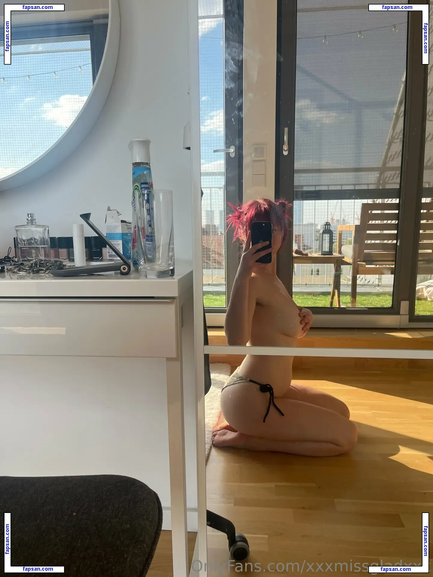 xxxmissgladxxx nude photo #0001 from OnlyFans