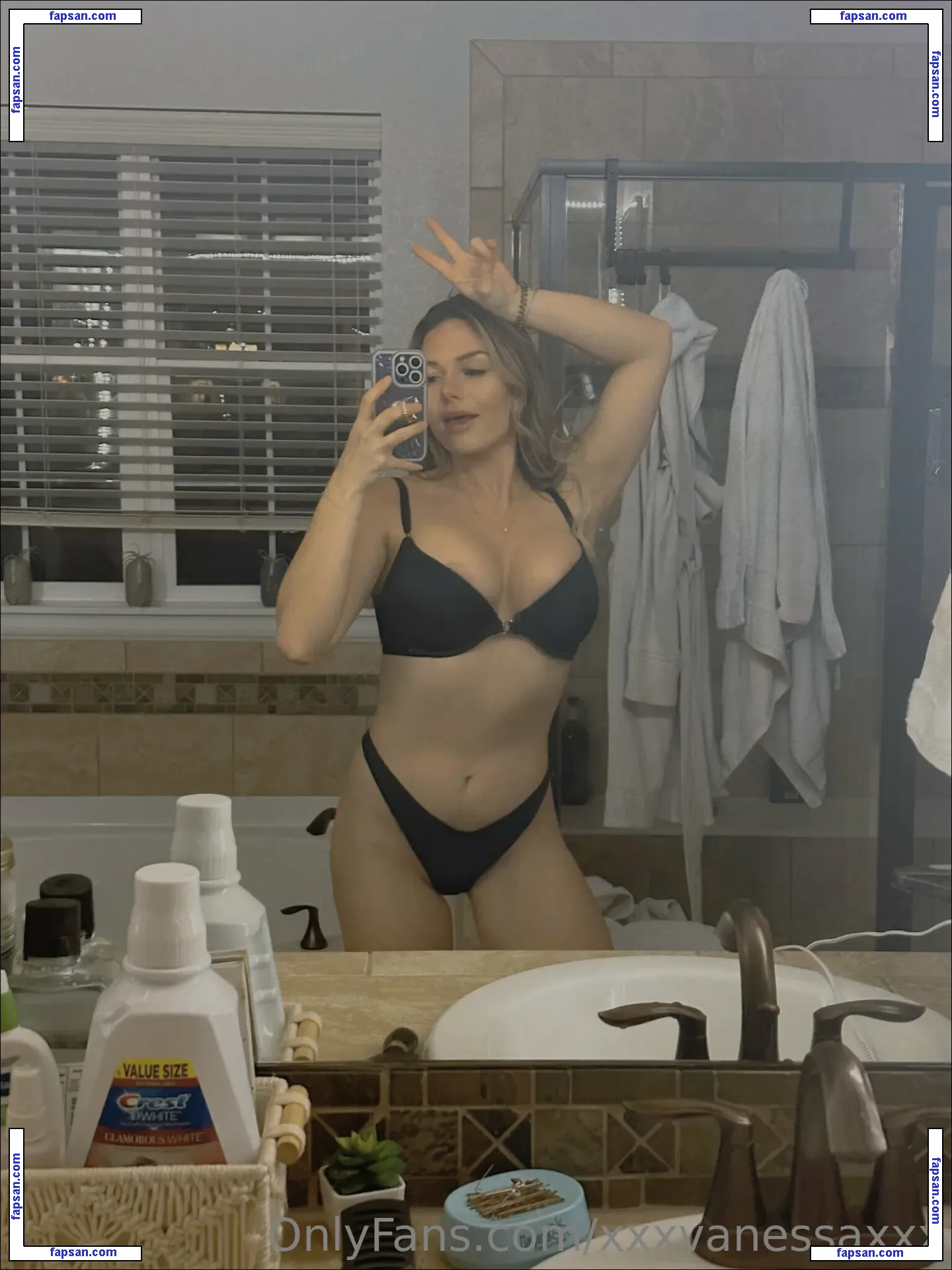 Xxxvanessaxxx nude photo #0022 from OnlyFans