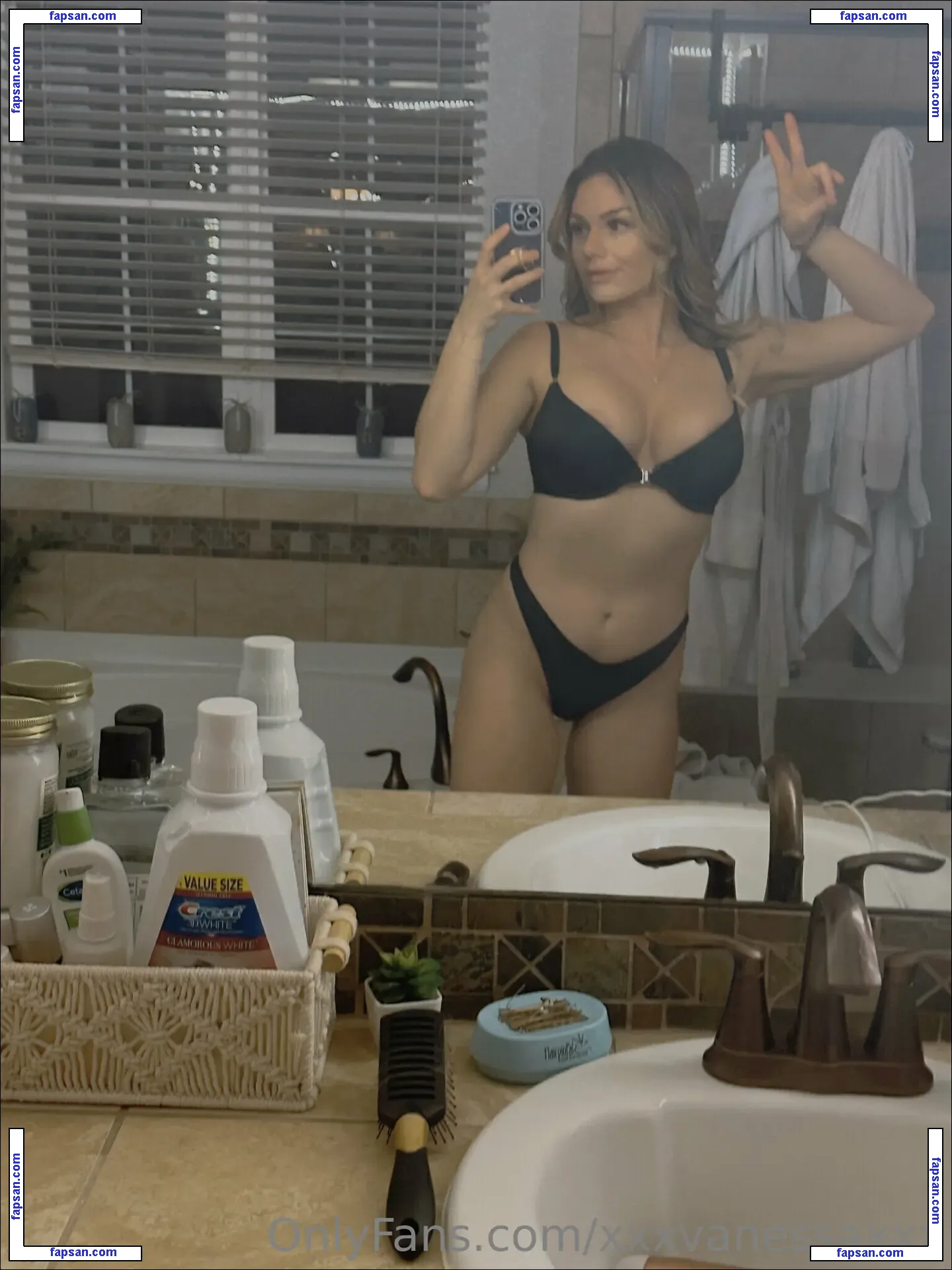 Xxxvanessaxxx nude photo #0033 from OnlyFans