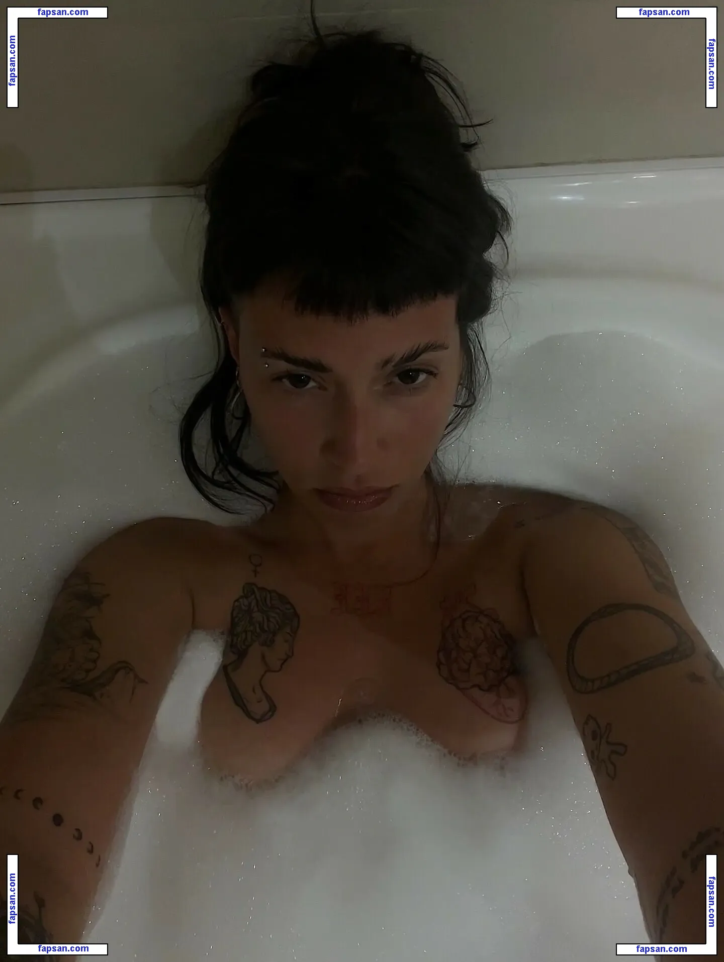 xyourmarimari nude photo #0036 from OnlyFans