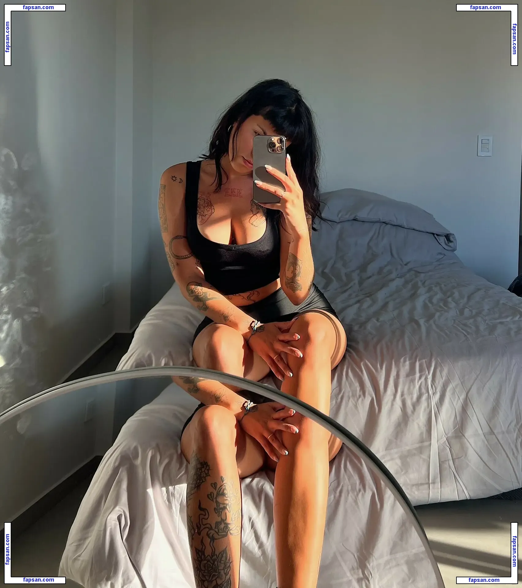xyourmarimari nude photo #0040 from OnlyFans