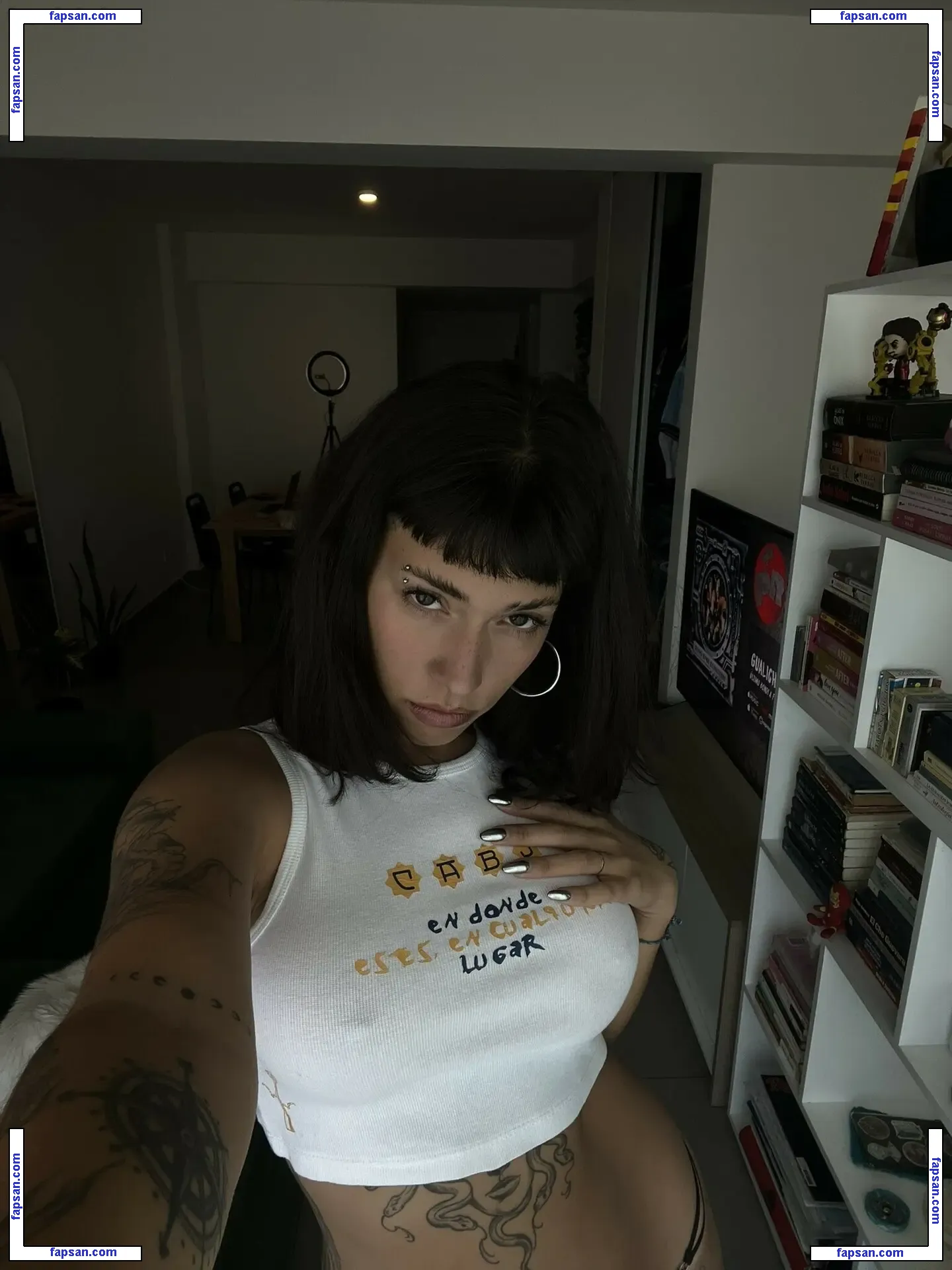 xyourmarimari nude photo #0042 from OnlyFans