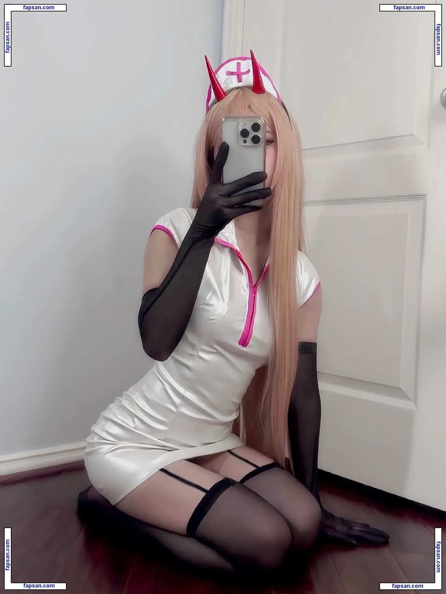 y3miku nude photo #0002 from OnlyFans