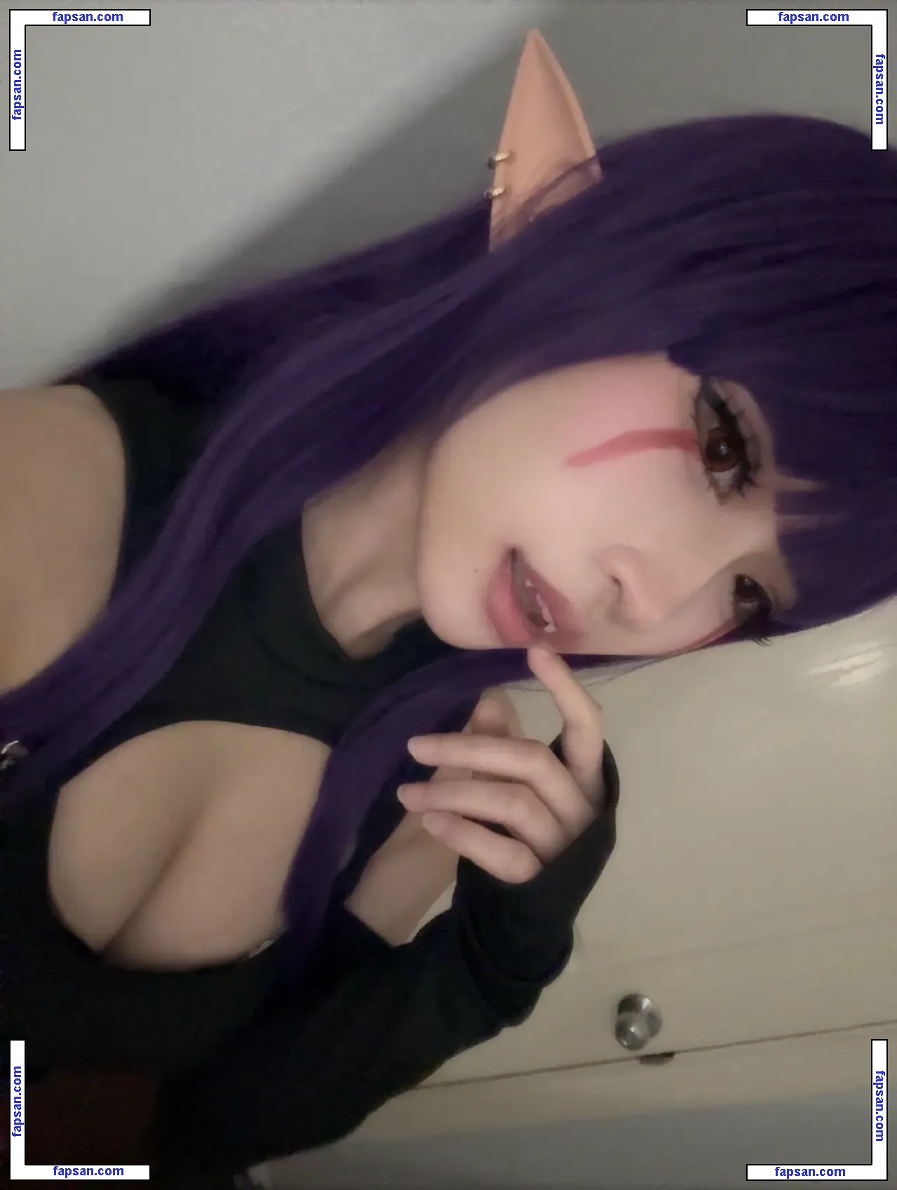 y3miku nude photo #0003 from OnlyFans