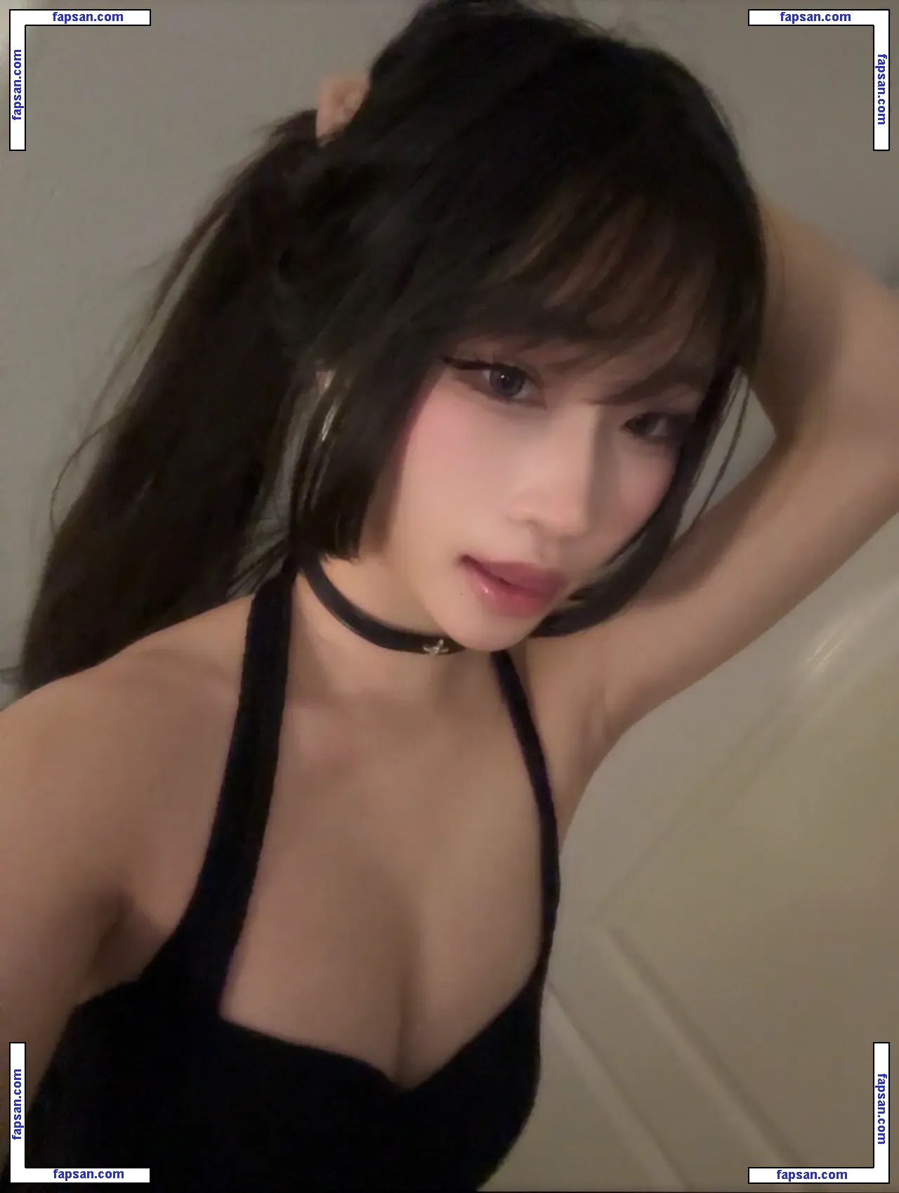 y3miku nude photo #0004 from OnlyFans