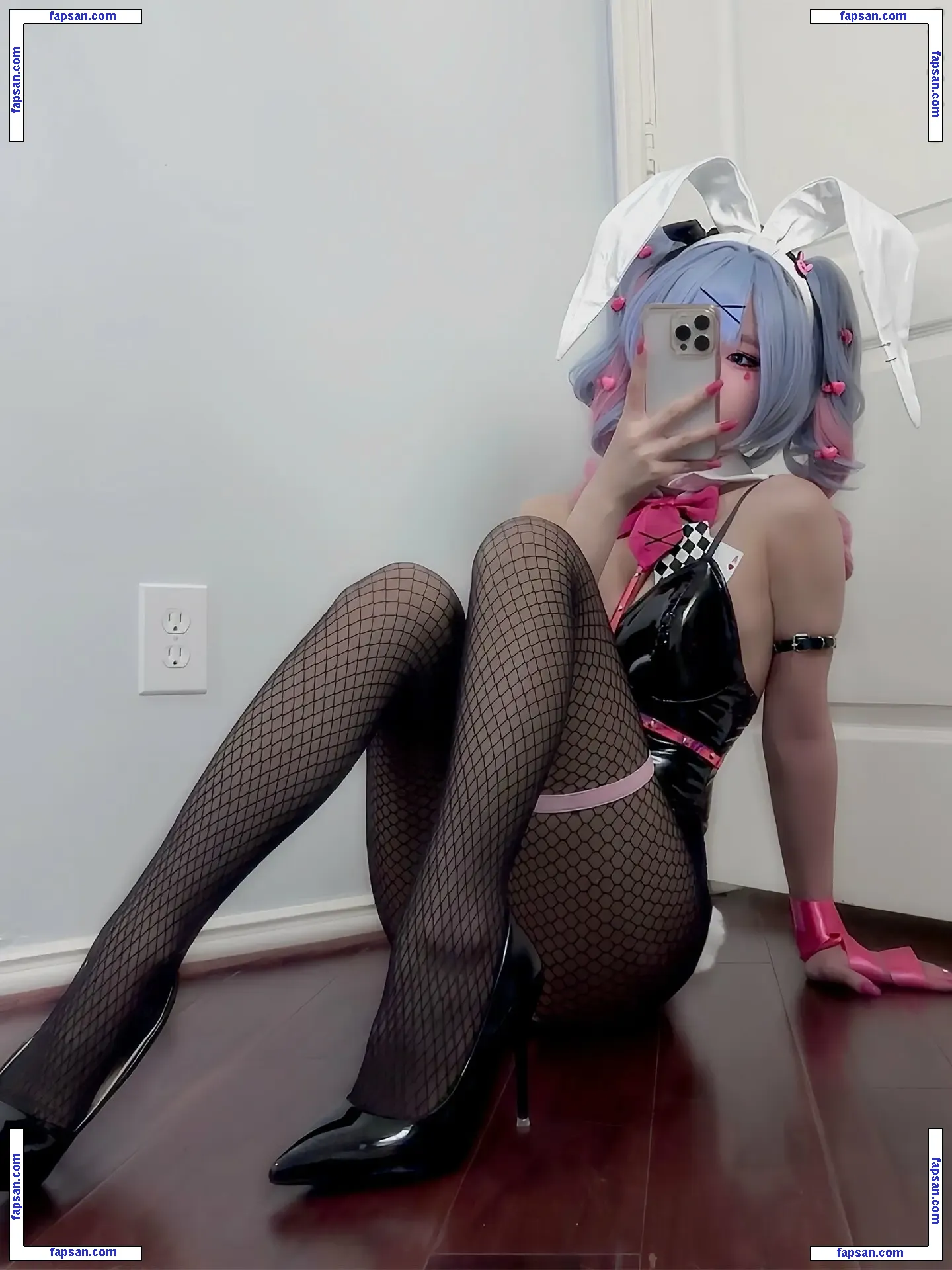 y3miku nude photo #0006 from OnlyFans