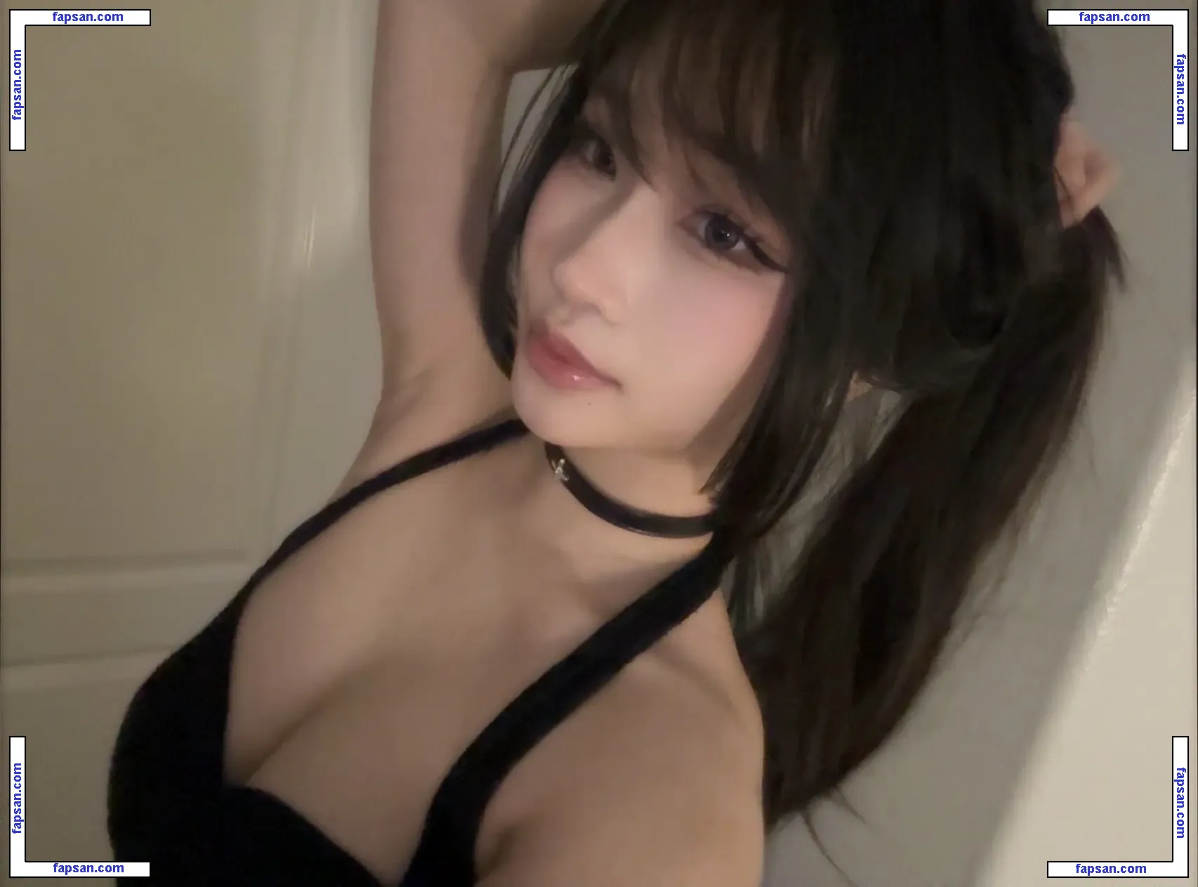 y3miku nude photo #0007 from OnlyFans