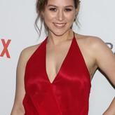 Yael Stone голая #0010