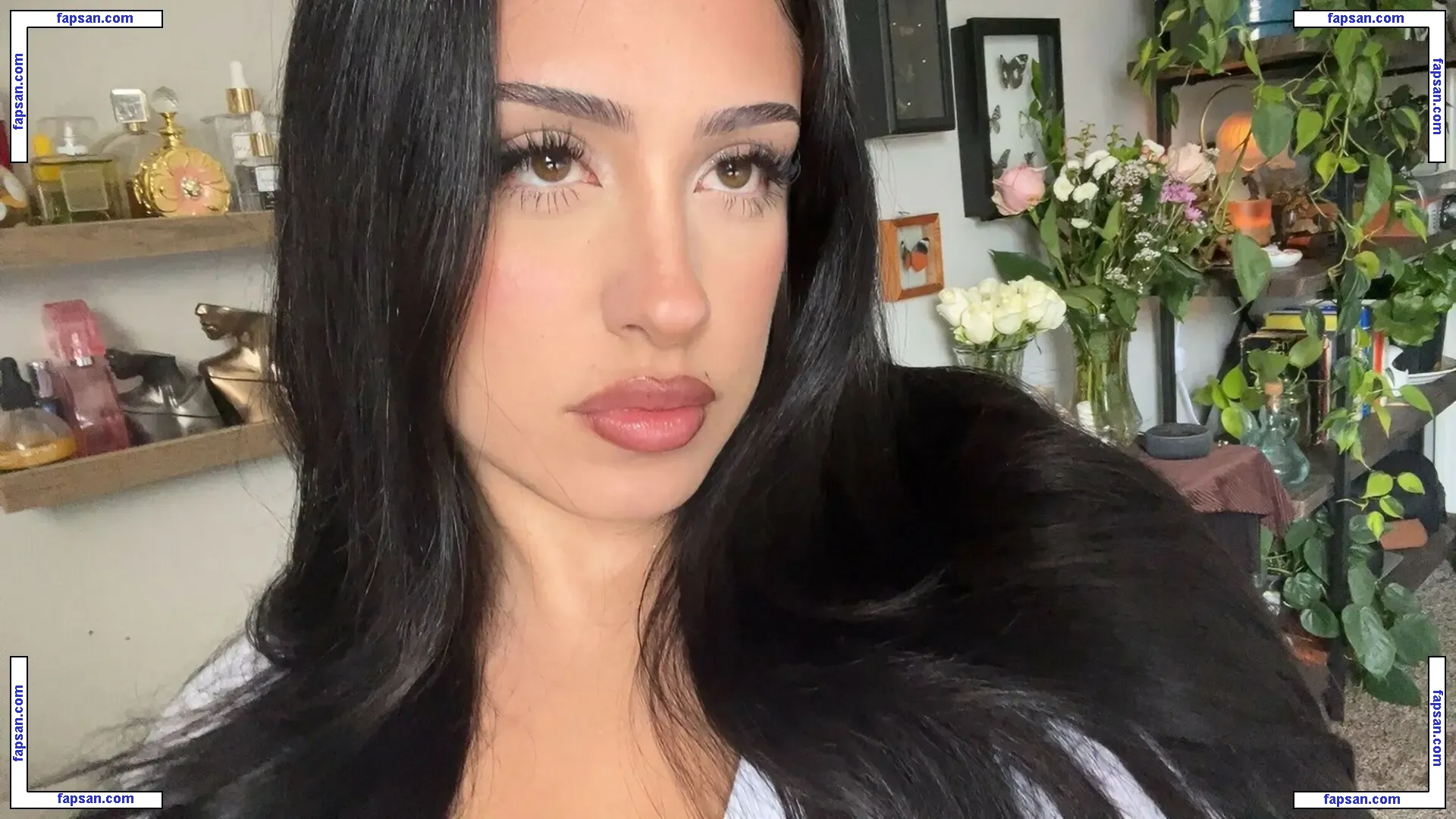 Yagirlnataliee nude photo #0023 from OnlyFans