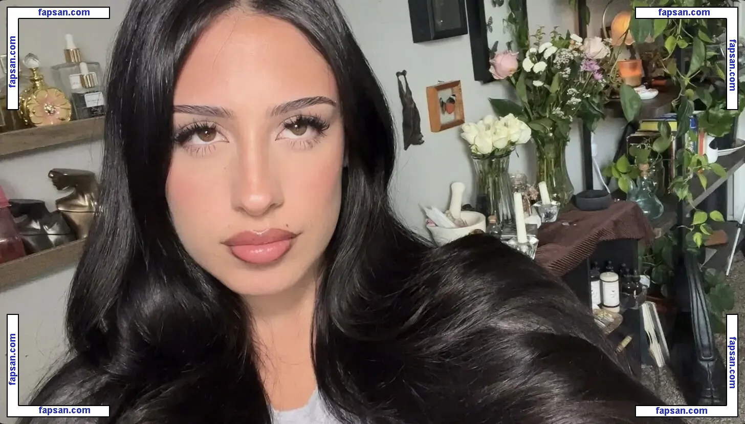 Yagirlnataliee nude photo #0025 from OnlyFans