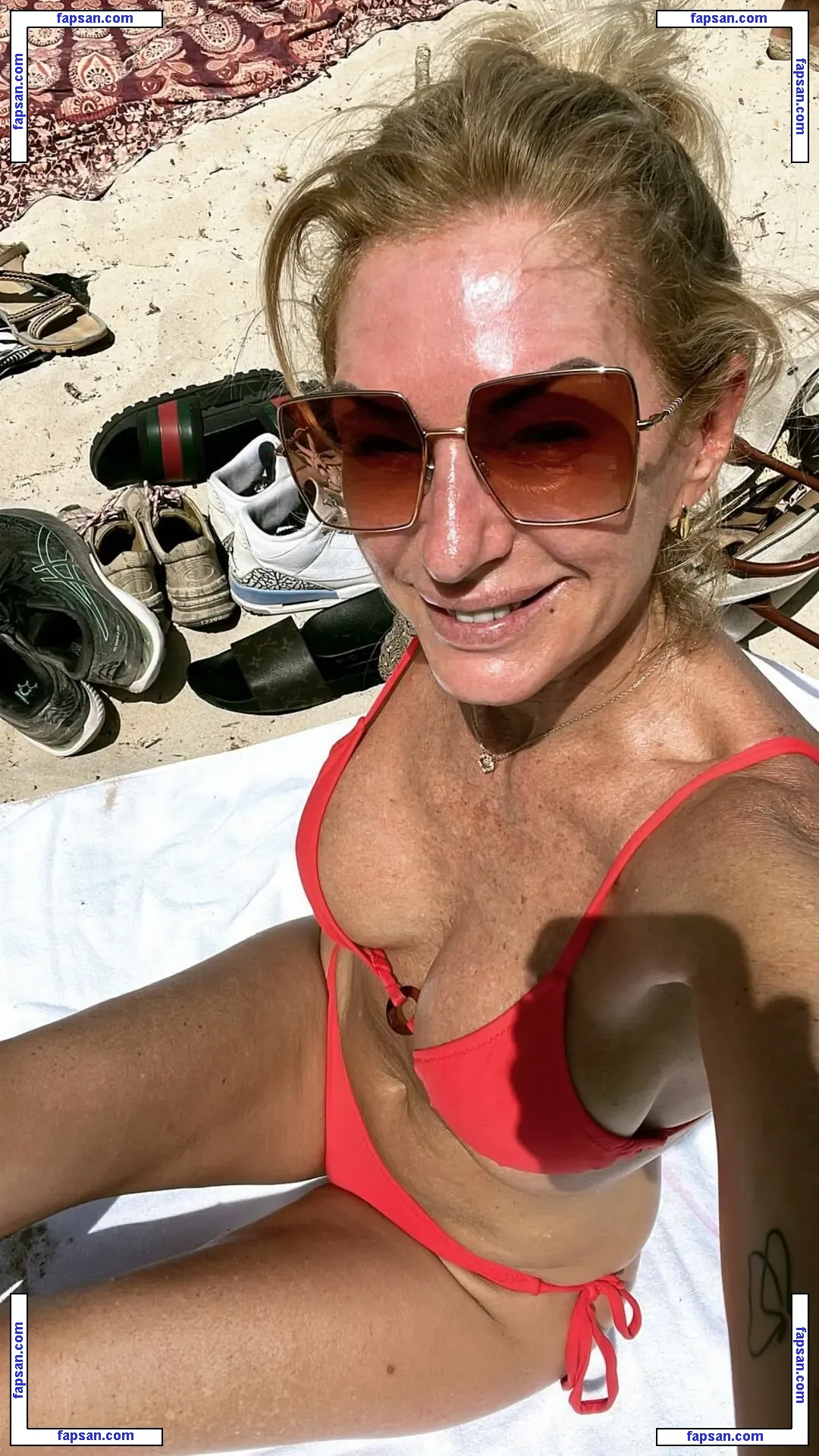 Yanina Latorre nude photo #0017 from OnlyFans