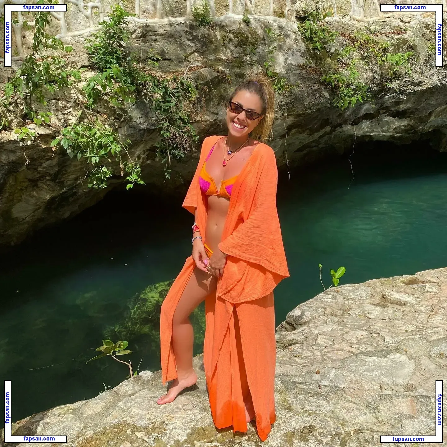 Yara Fantoni nude photo #0024 from OnlyFans