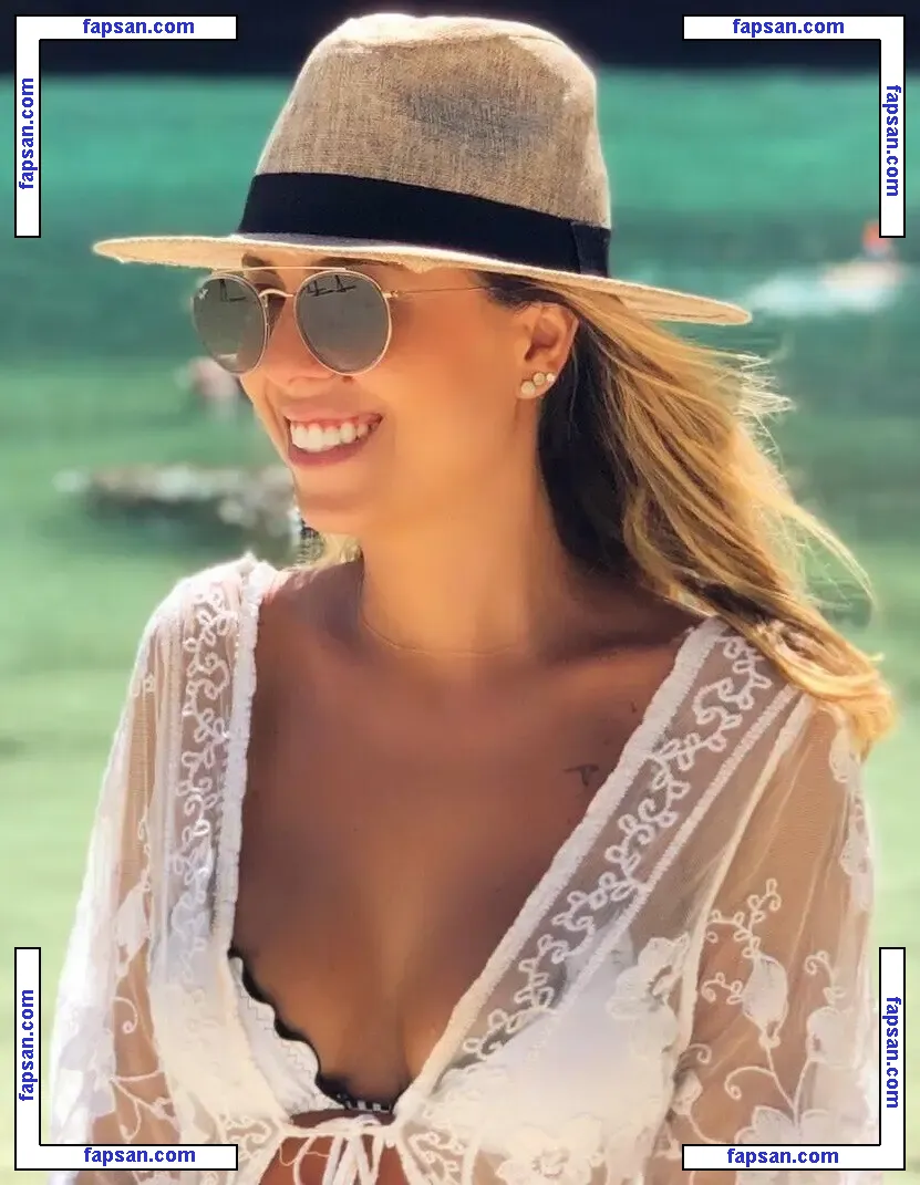 Yara Fantoni nude photo #0032 from OnlyFans