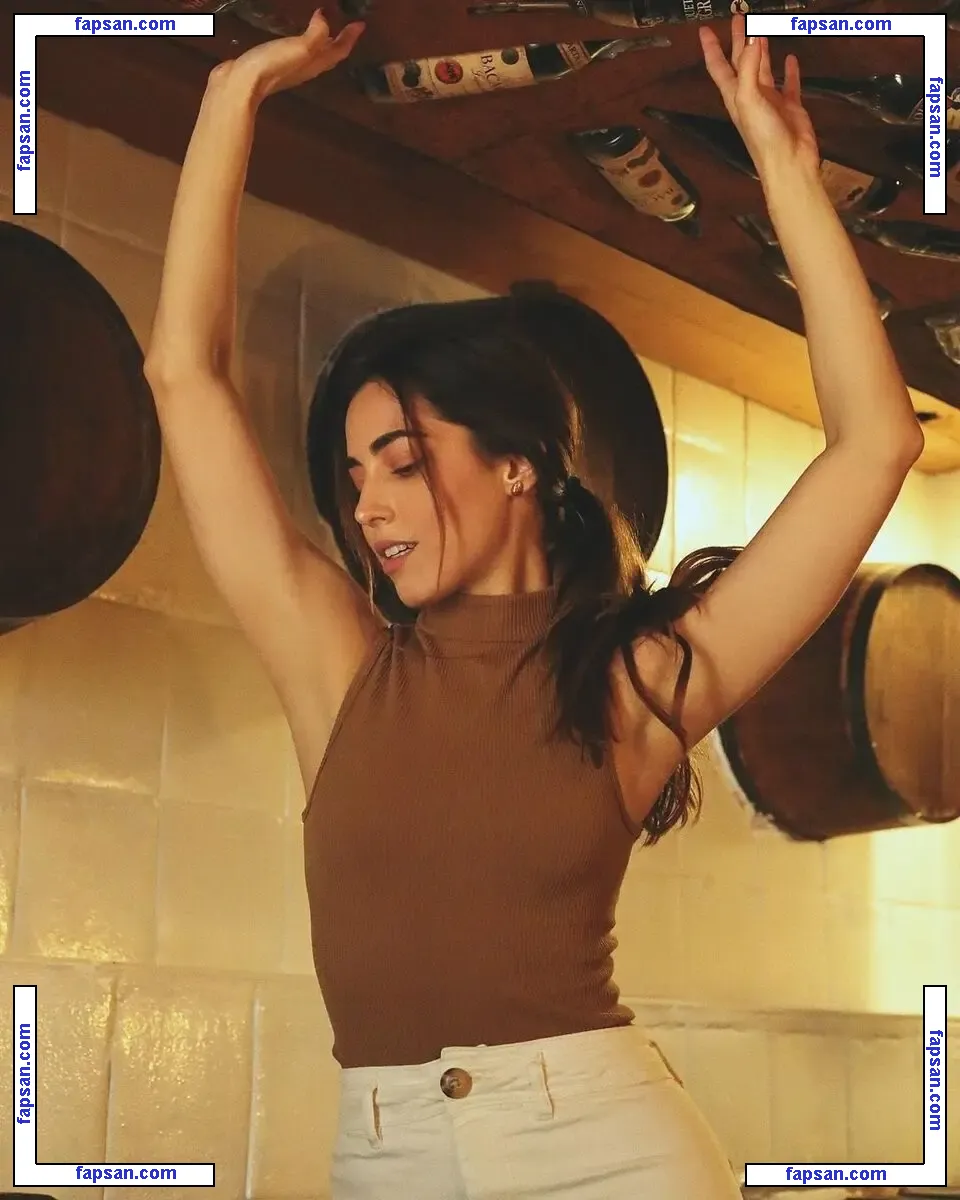 Yare Santana nude photo #0004 from OnlyFans