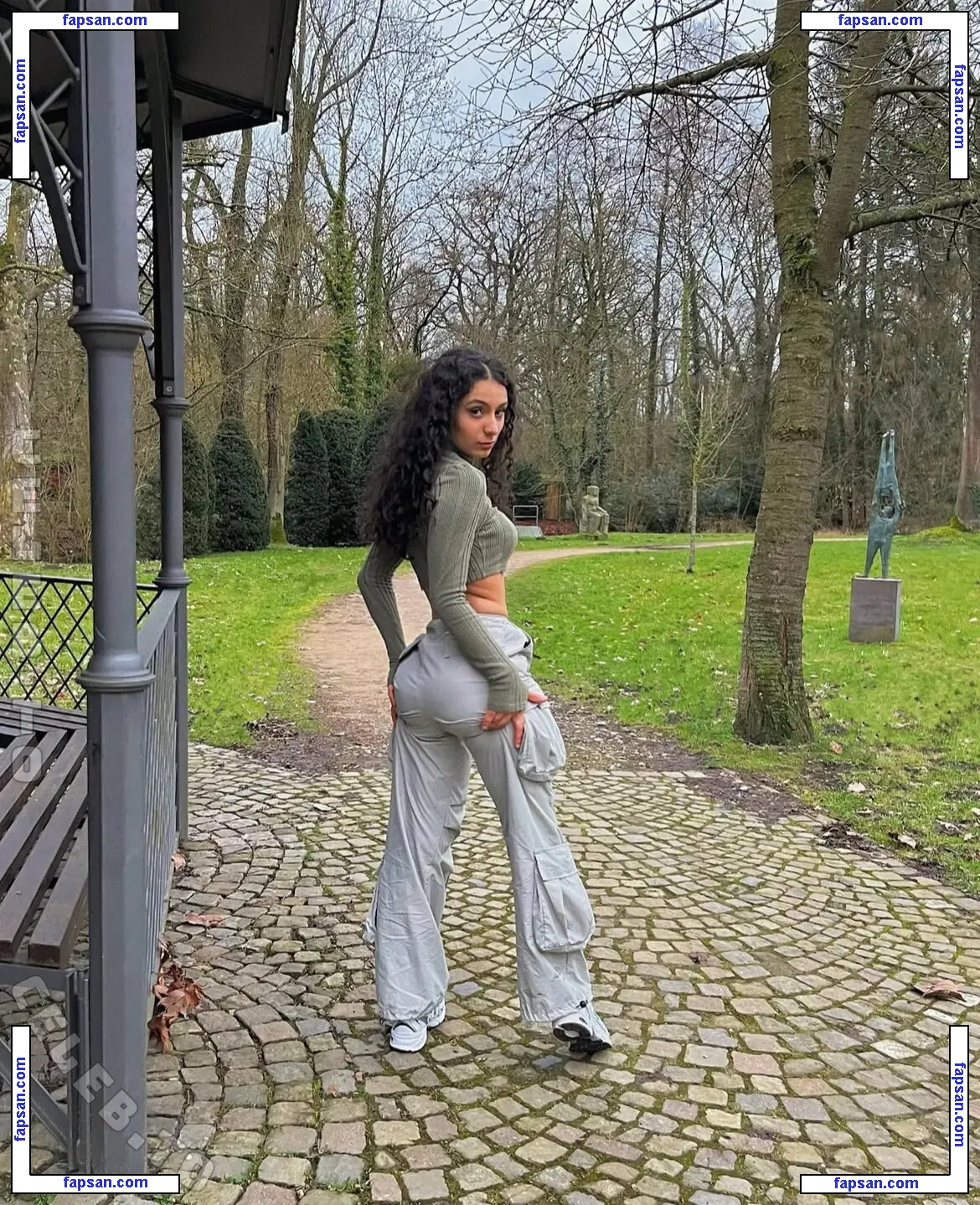 Yasemin Elda голая фото #0003 с Онлифанс