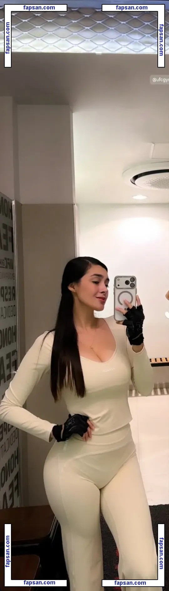 Yasi Alba nude photo #0030 from OnlyFans