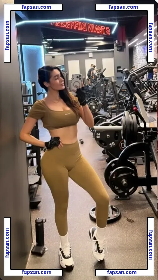 Yasi Alba nude photo #0042 from OnlyFans