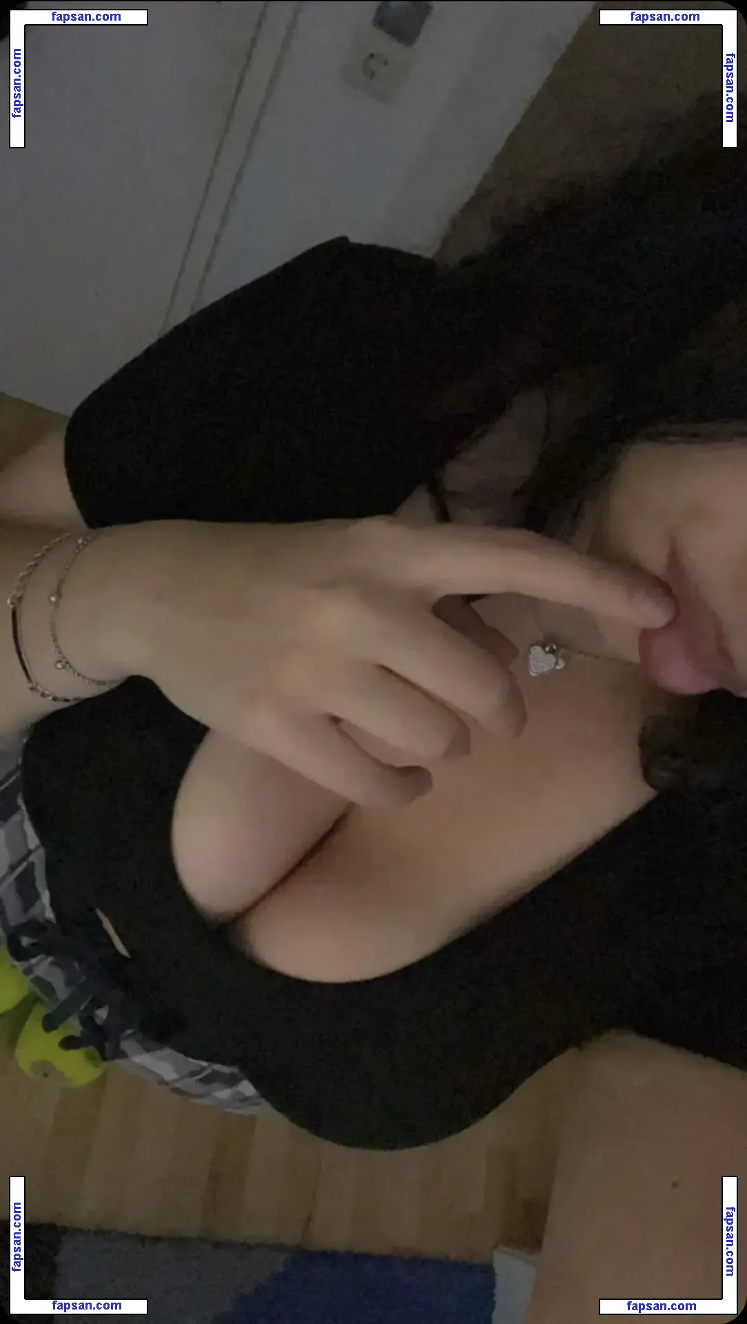 yasilisches nude photo #0018 from OnlyFans