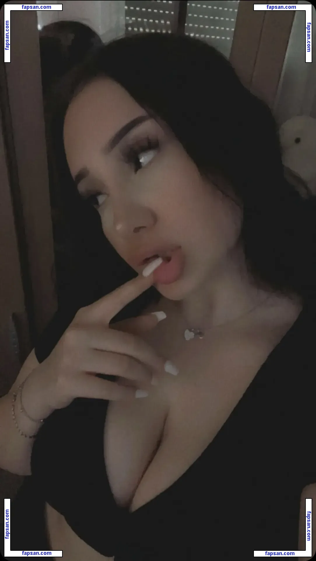 yasilisches nude photo #0027 from OnlyFans
