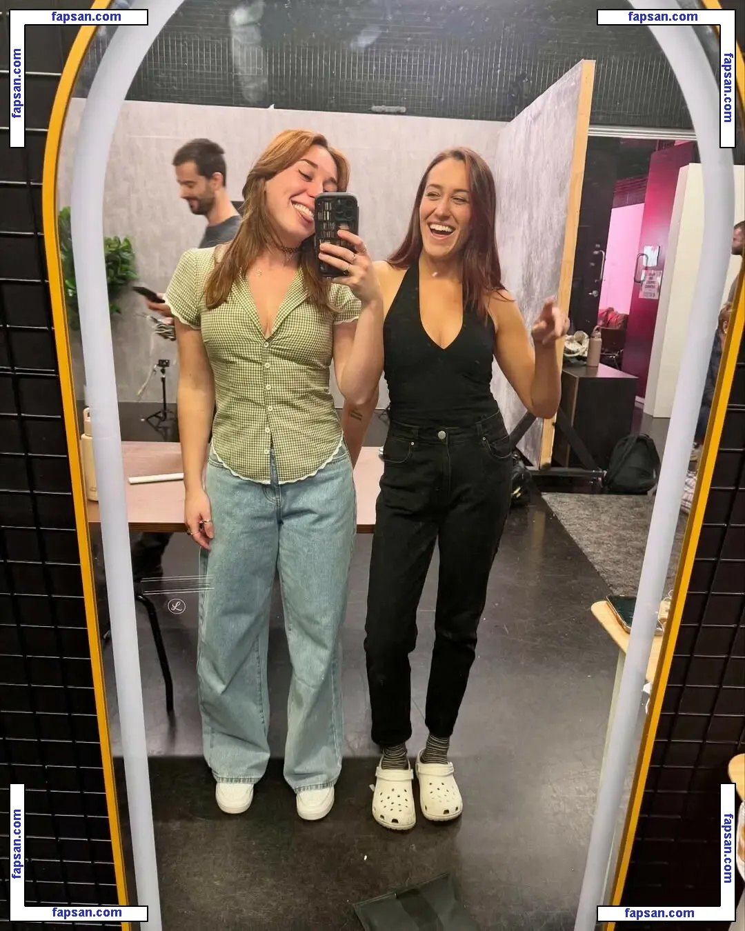 YeahMadTV голая фото #0001 с Онлифанс