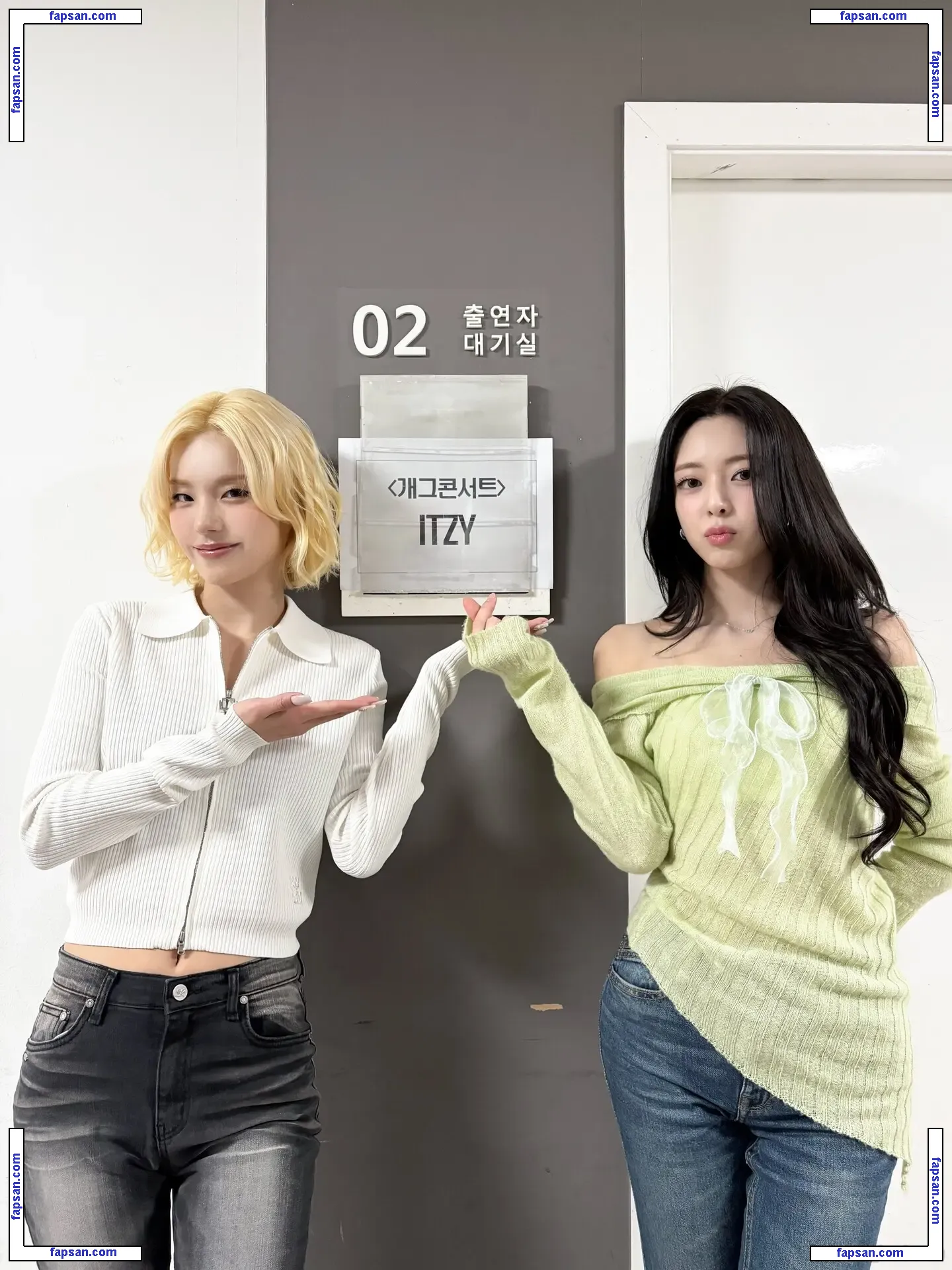 Yeji - ITZY (예지, Hwang Ye-ji) nude photo #0001 from OnlyFans