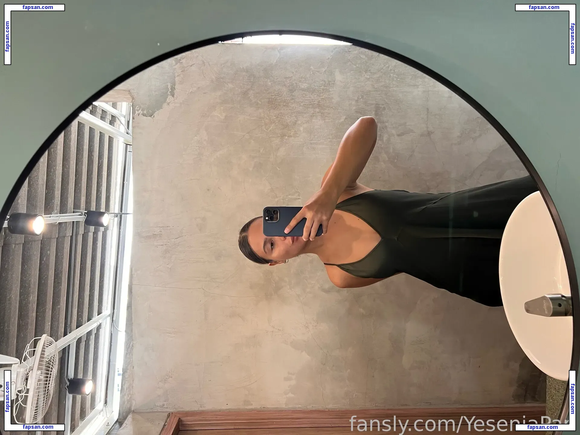 YeseniaPan nude photo #0038 from OnlyFans