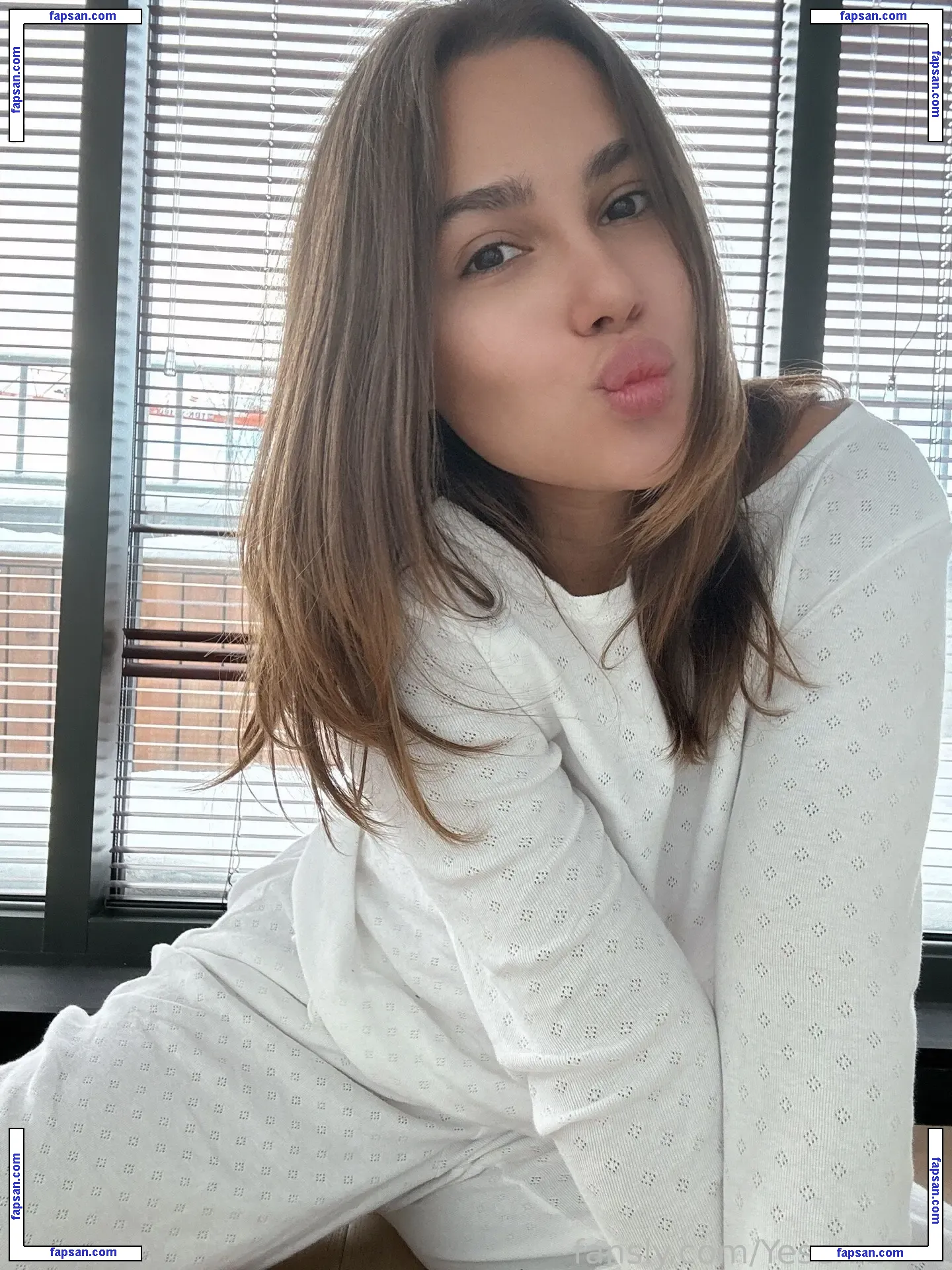 YeseniaPan nude photo #0066 from OnlyFans