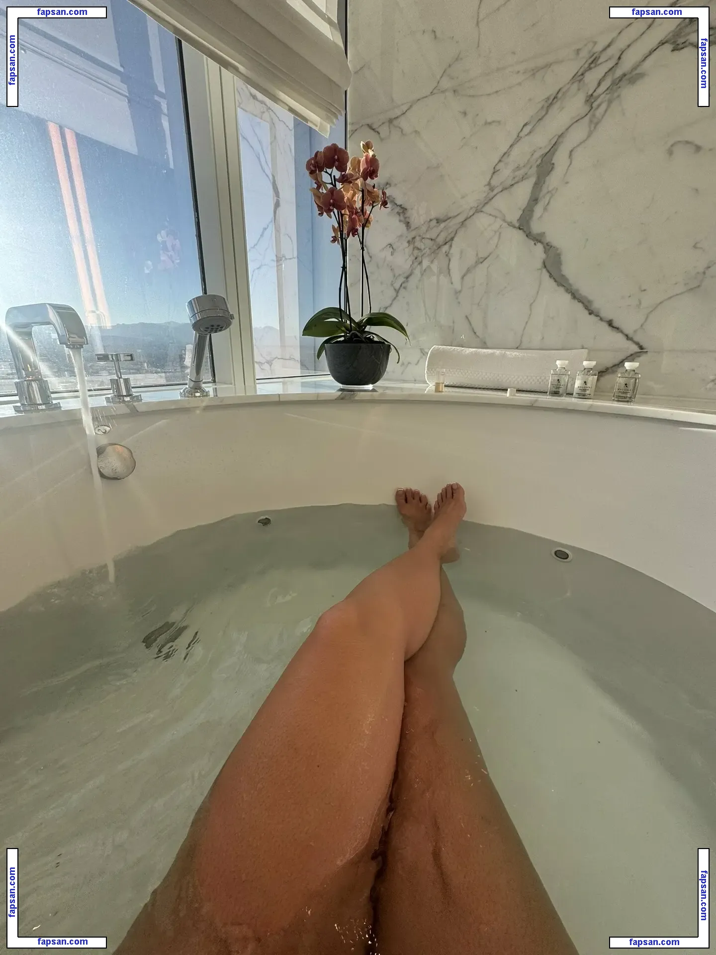 Yesjulz nude photo #0051 from OnlyFans