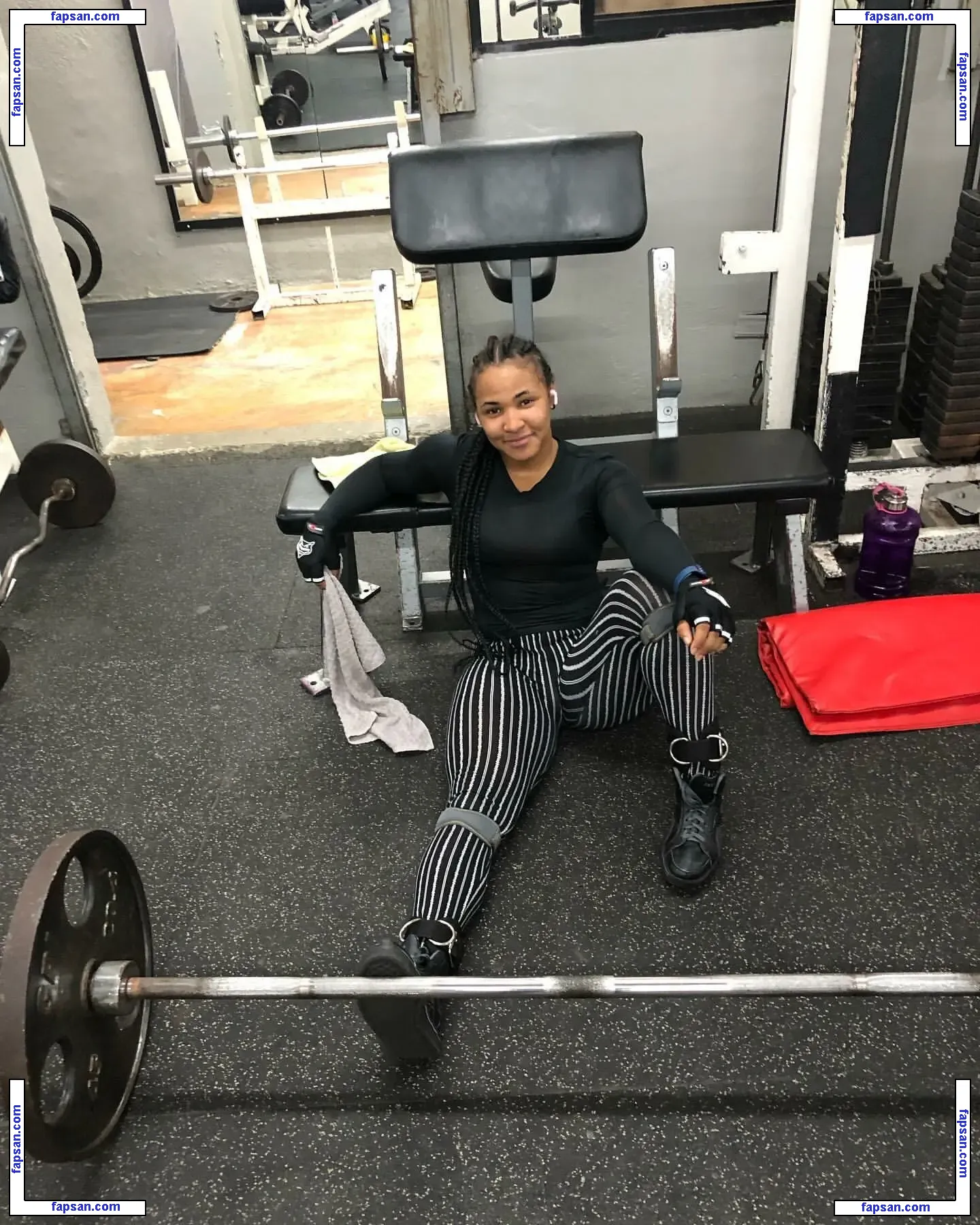 Yina Hernandez голая фото #0003 с Онлифанс