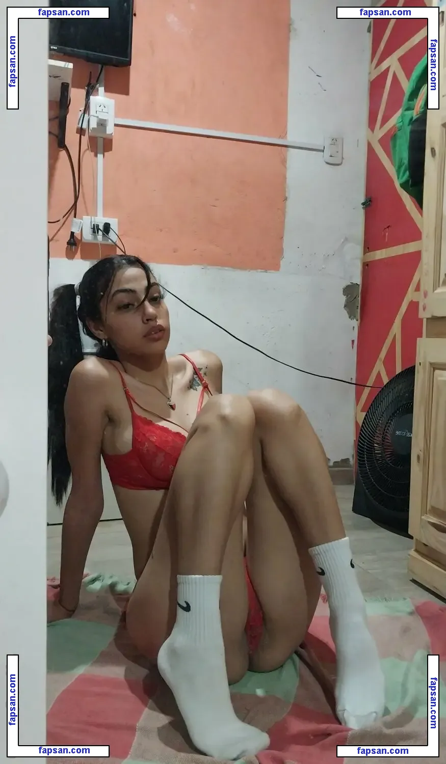 Yiyii голая фото #0004 с Онлифанс