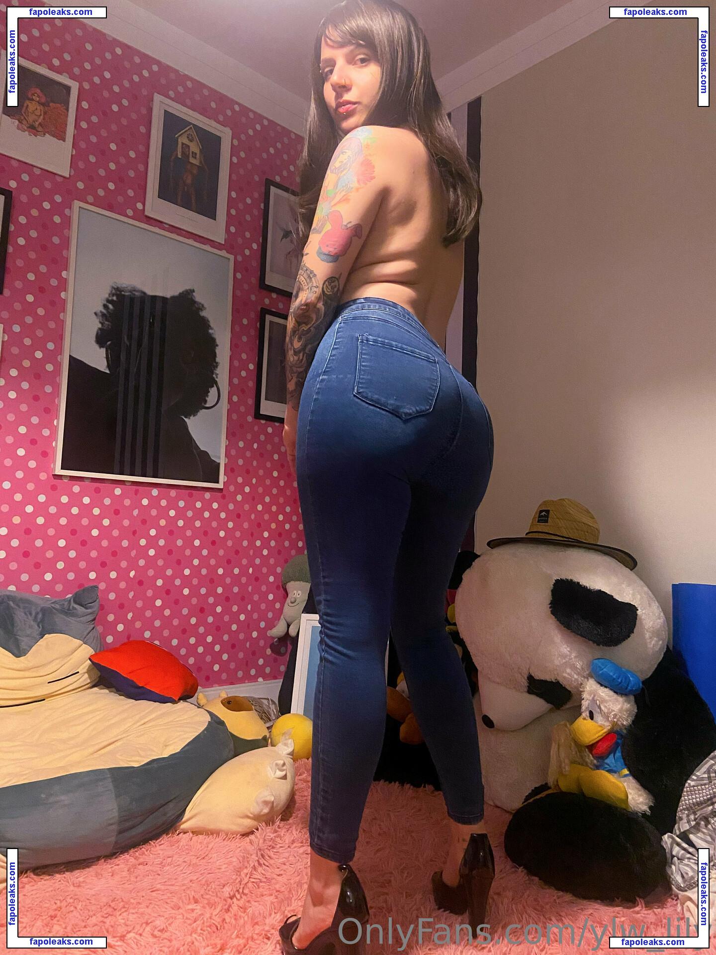 ylw_lily nude photo #0003 from OnlyFans