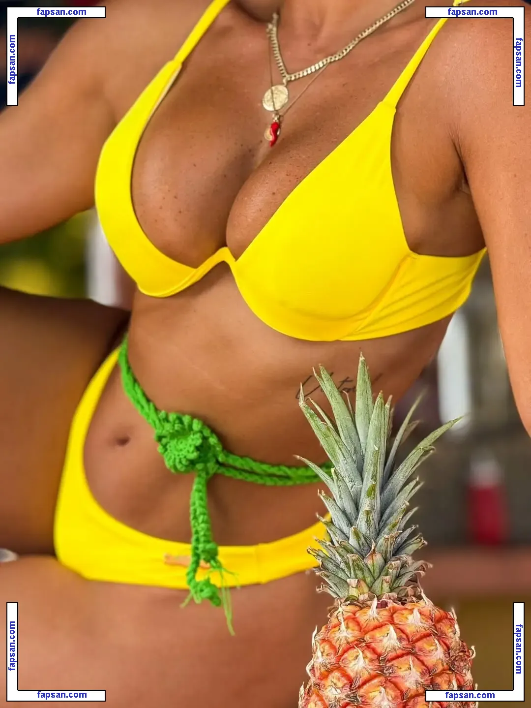 Yoi Elena Medina nude photo #0020 from OnlyFans