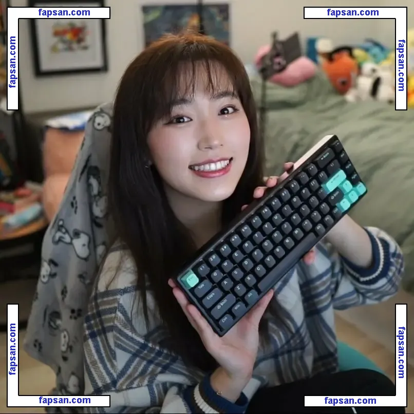 Yoojin nude photo #0007 from OnlyFans