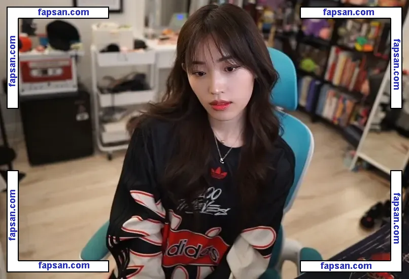 Yoojin nude photo #0038 from OnlyFans