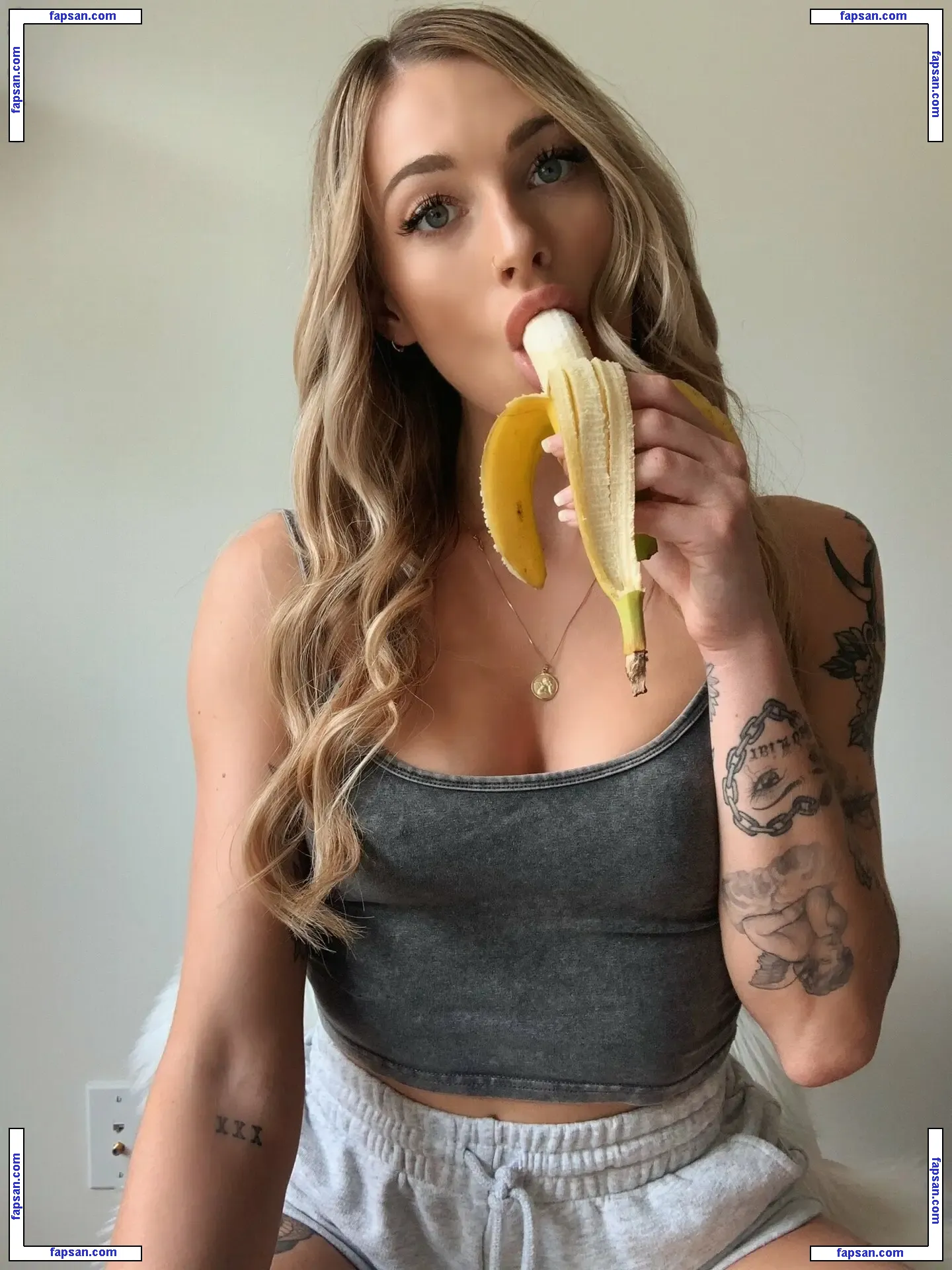 Yourgirllv nude photo #0003 from OnlyFans